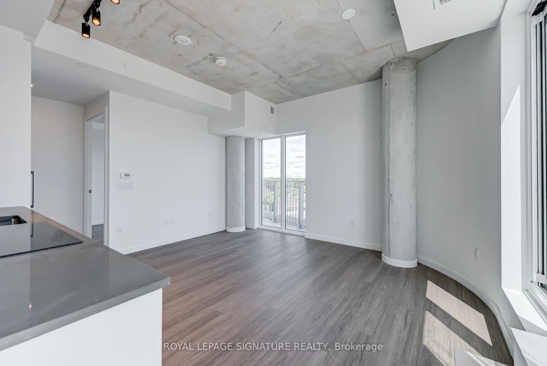 689 The Queensway, #624