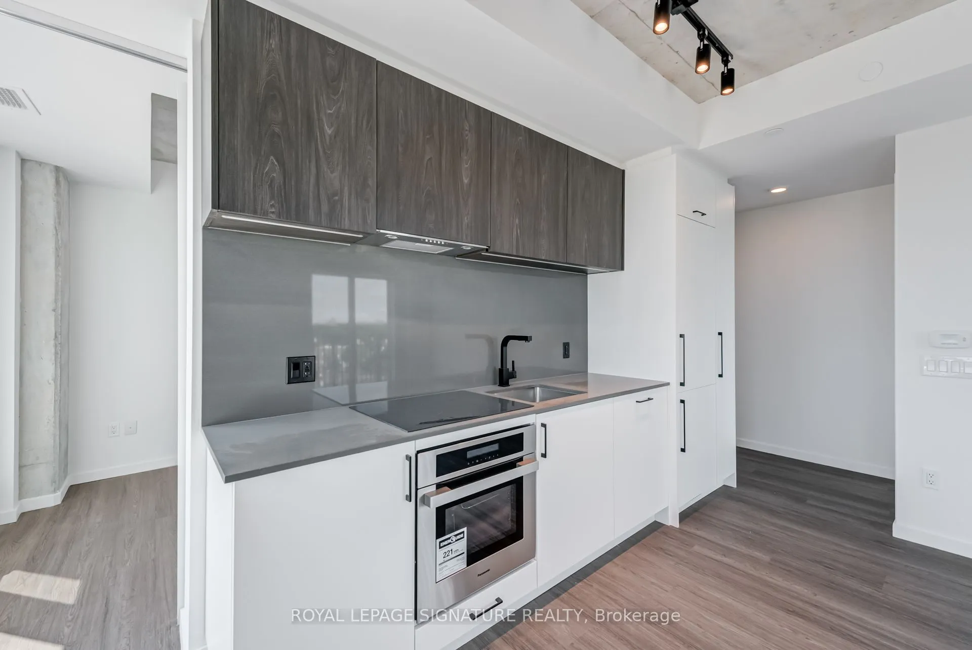 689 The Queensway, #624