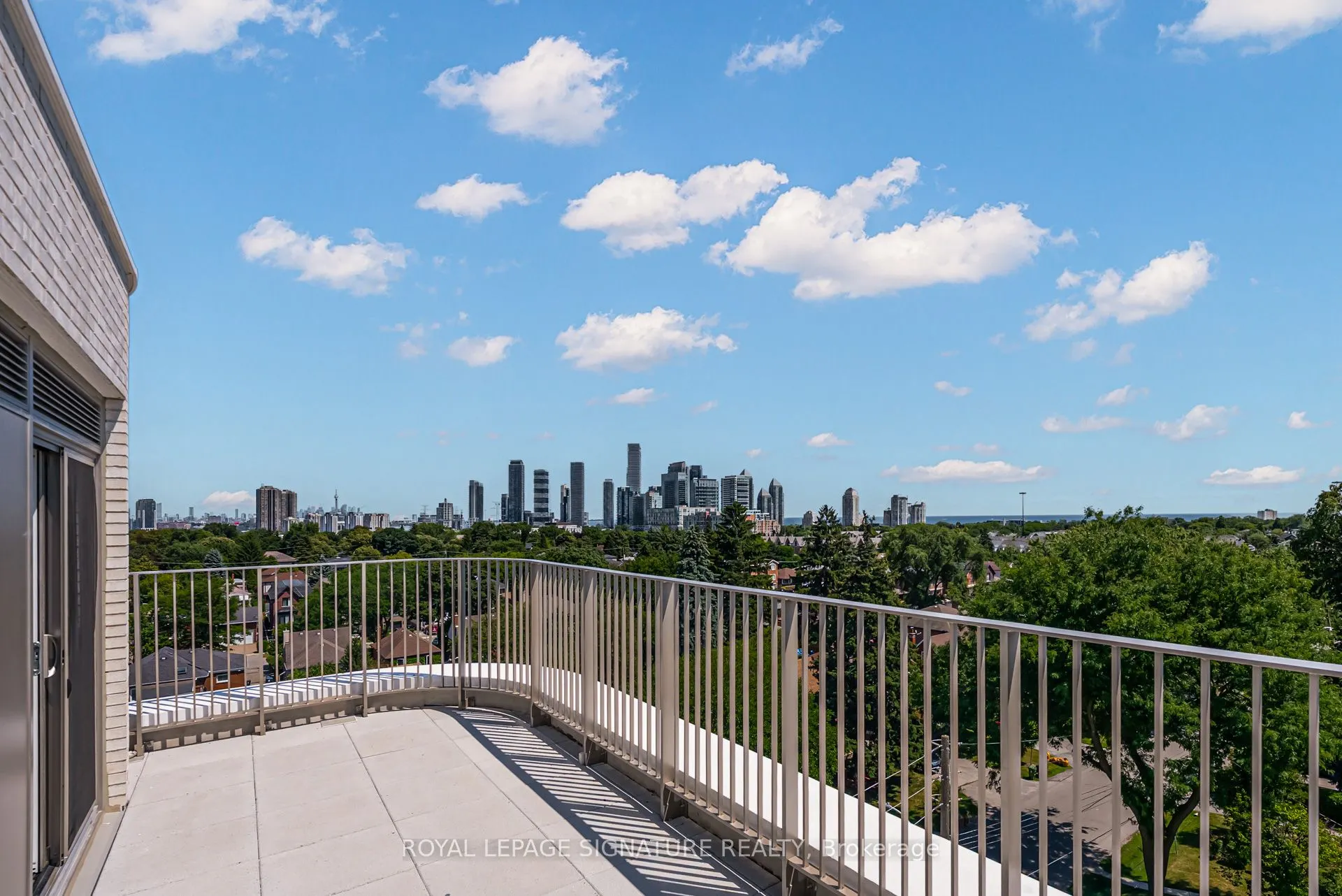 689 The Queensway, #624