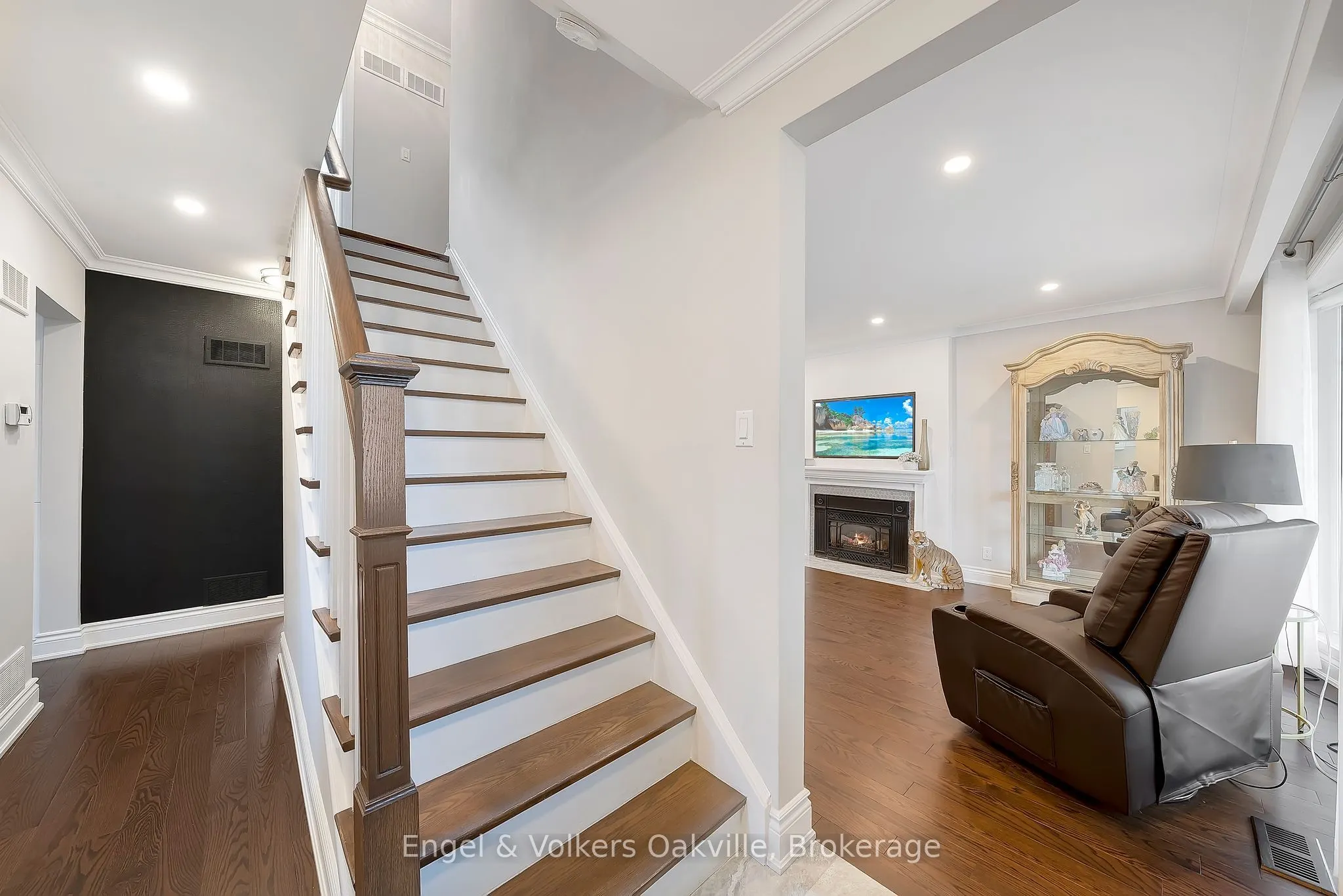 298 Edrich Court