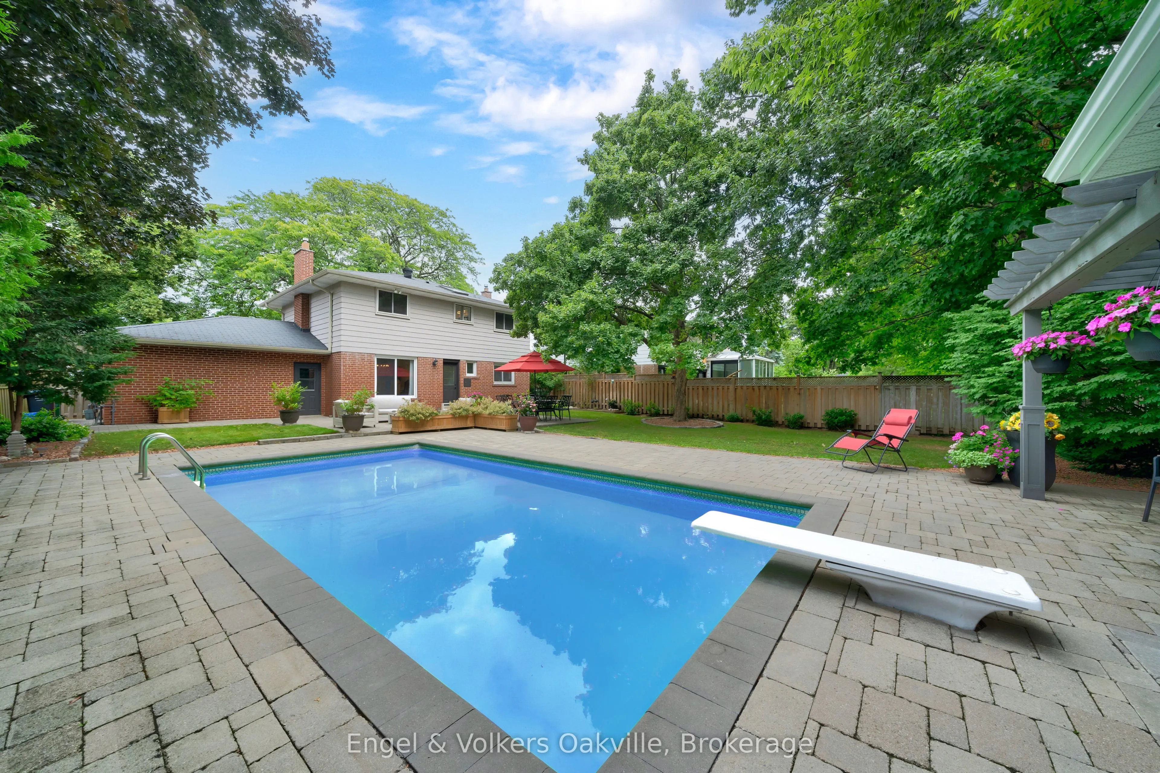 298 Edrich Court