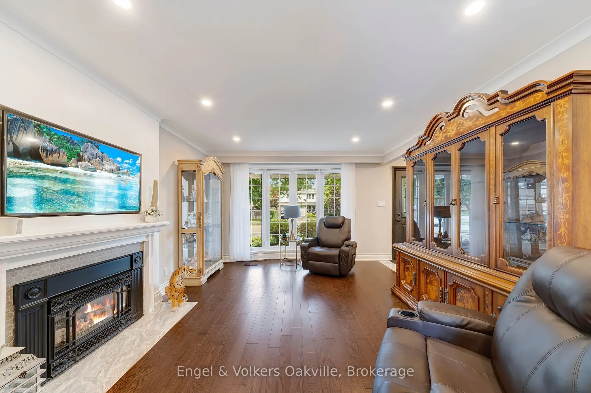 298 Edrich Court