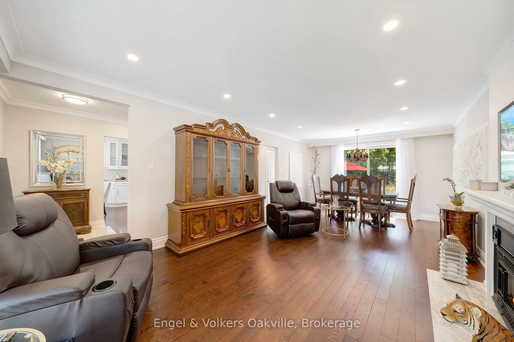 298 Edrich Court