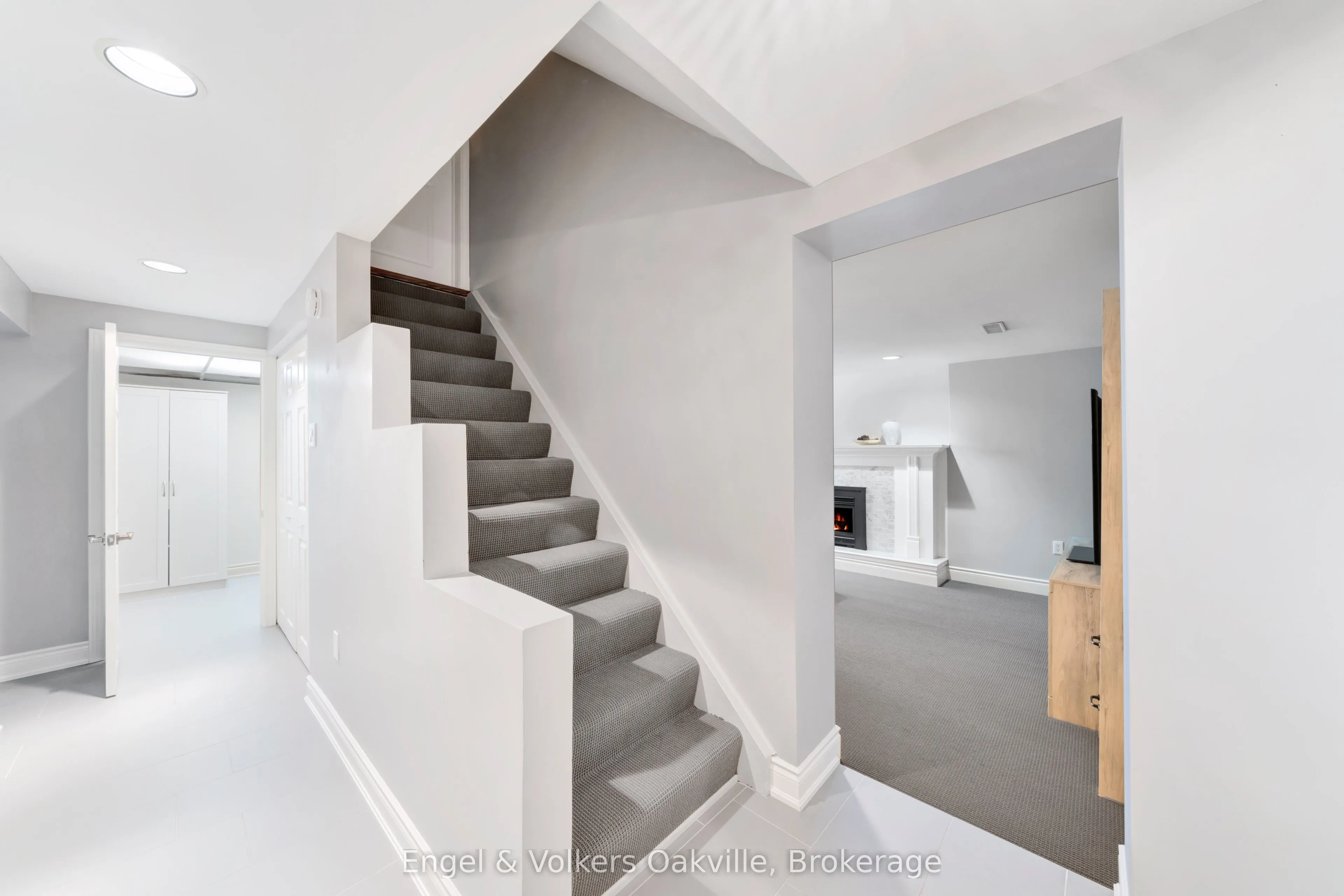 298 Edrich Court