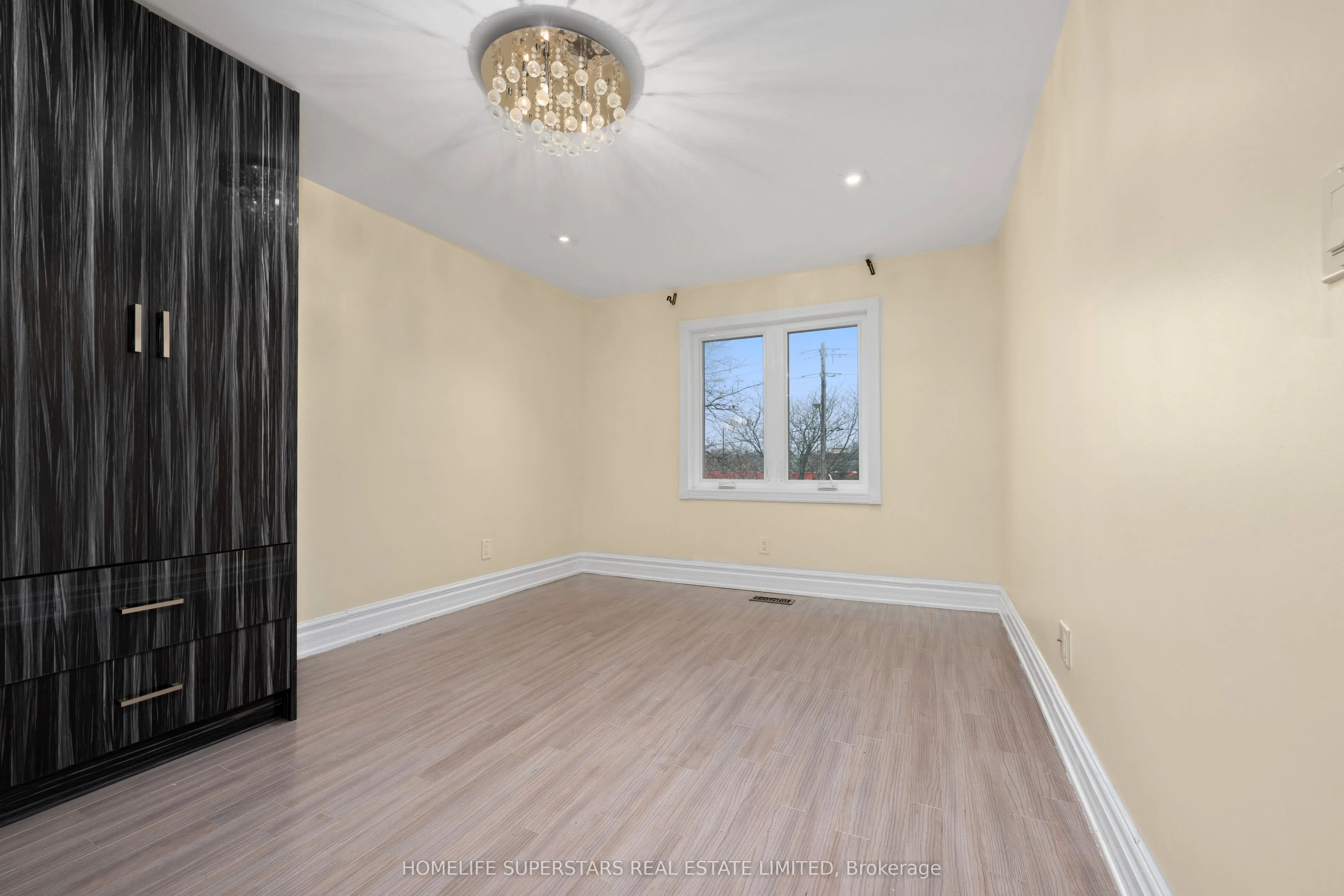 5 Aldgate Avenue