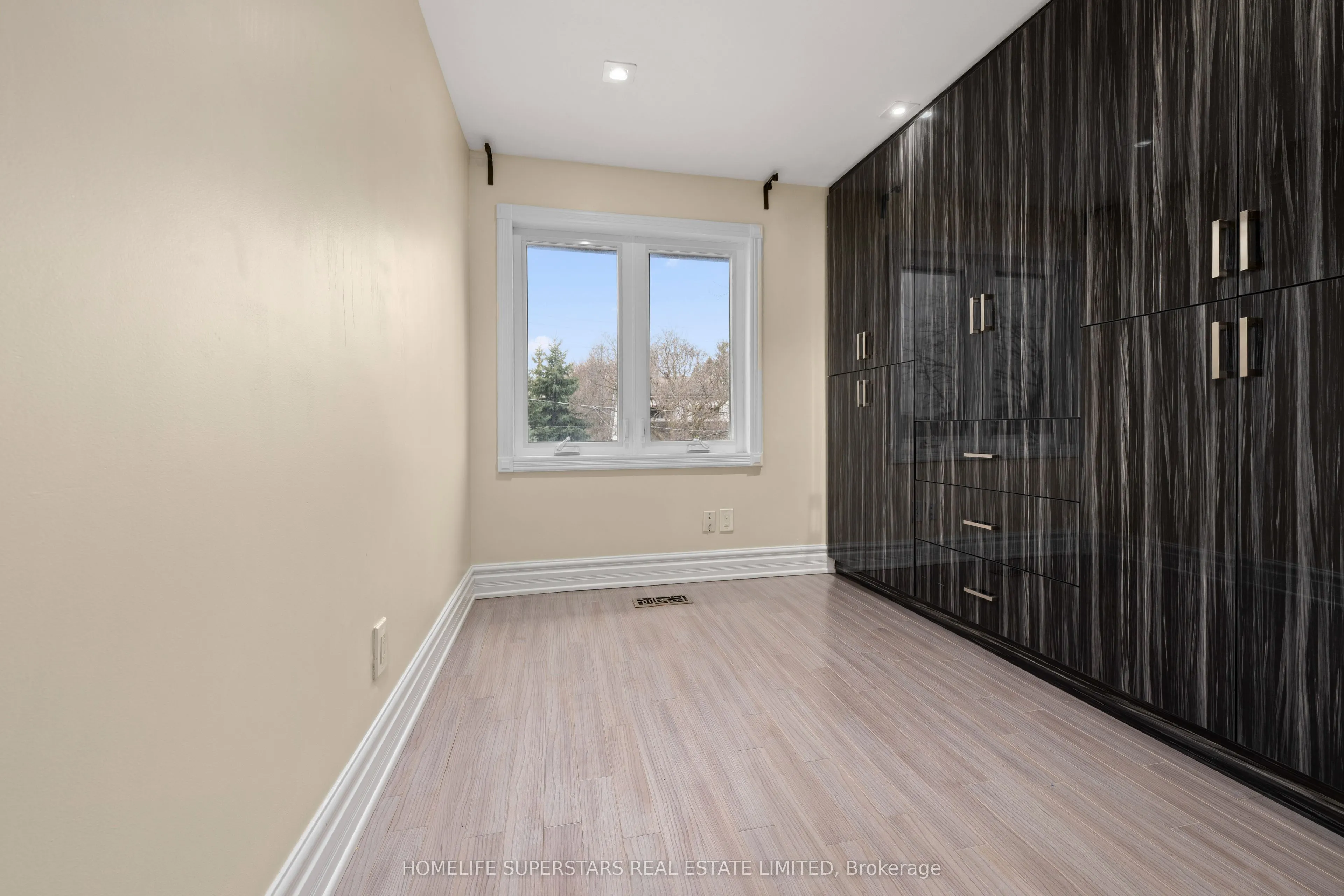 5 Aldgate Avenue