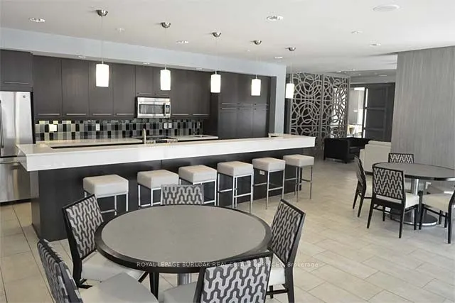 551 Maple Avenue, #814