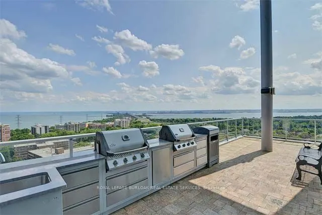 551 Maple Avenue, #814