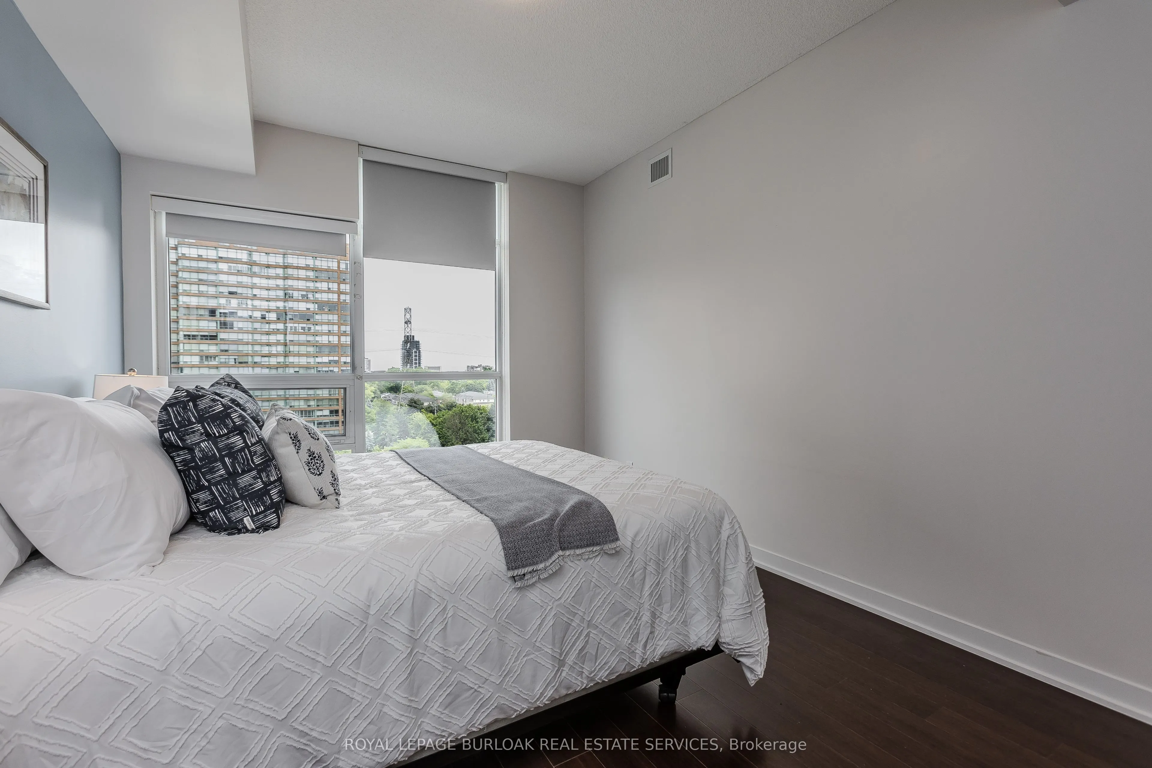 551 Maple Avenue, #814