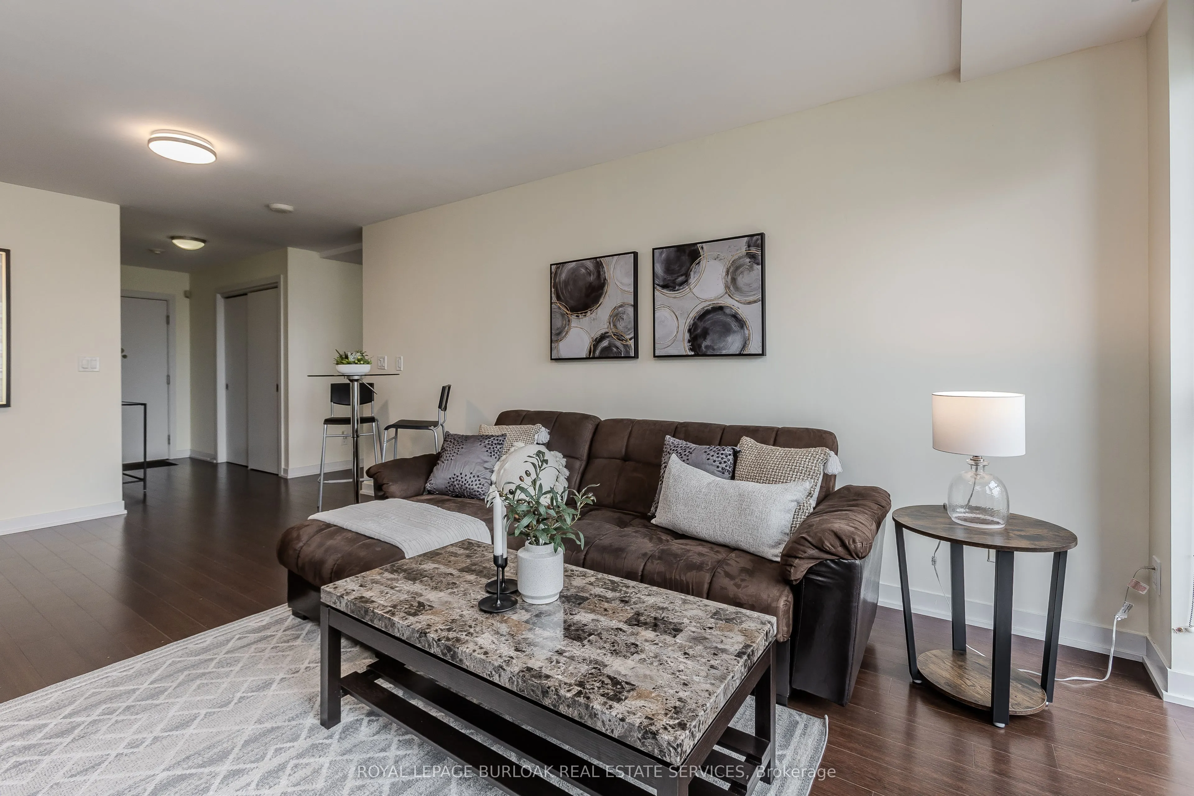 551 Maple Avenue, #814