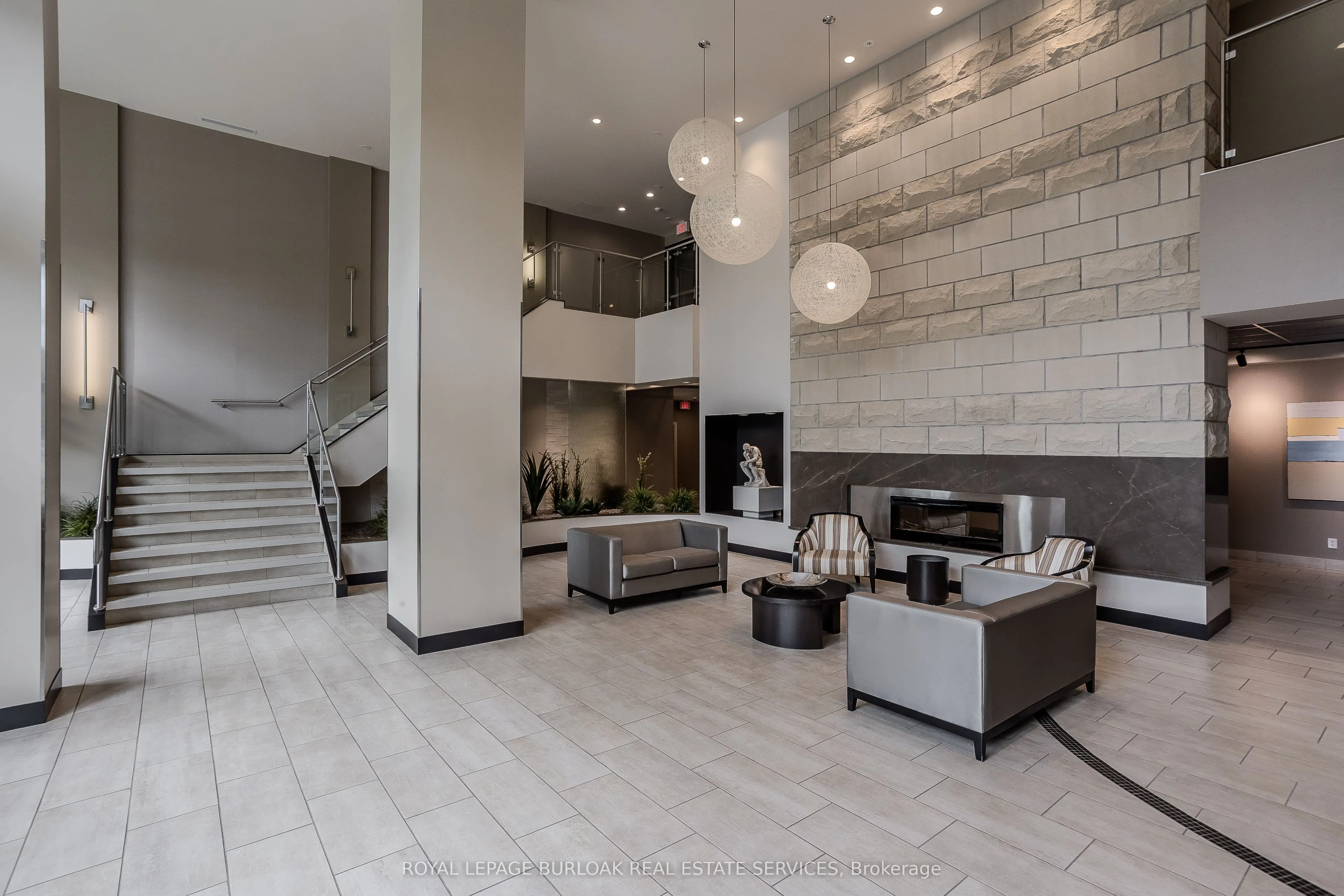 551 Maple Avenue, #814
