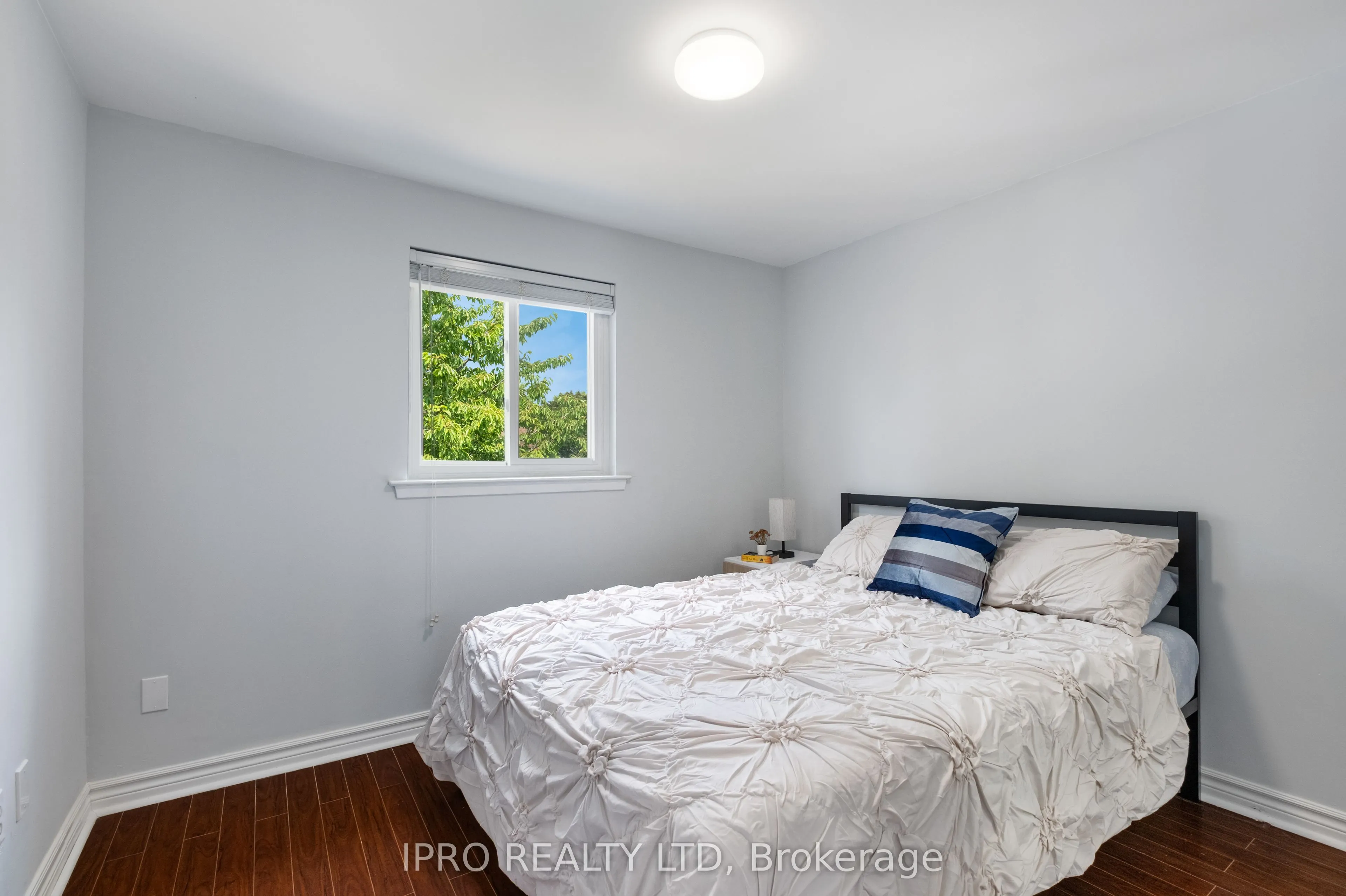 120 Hansen Road N