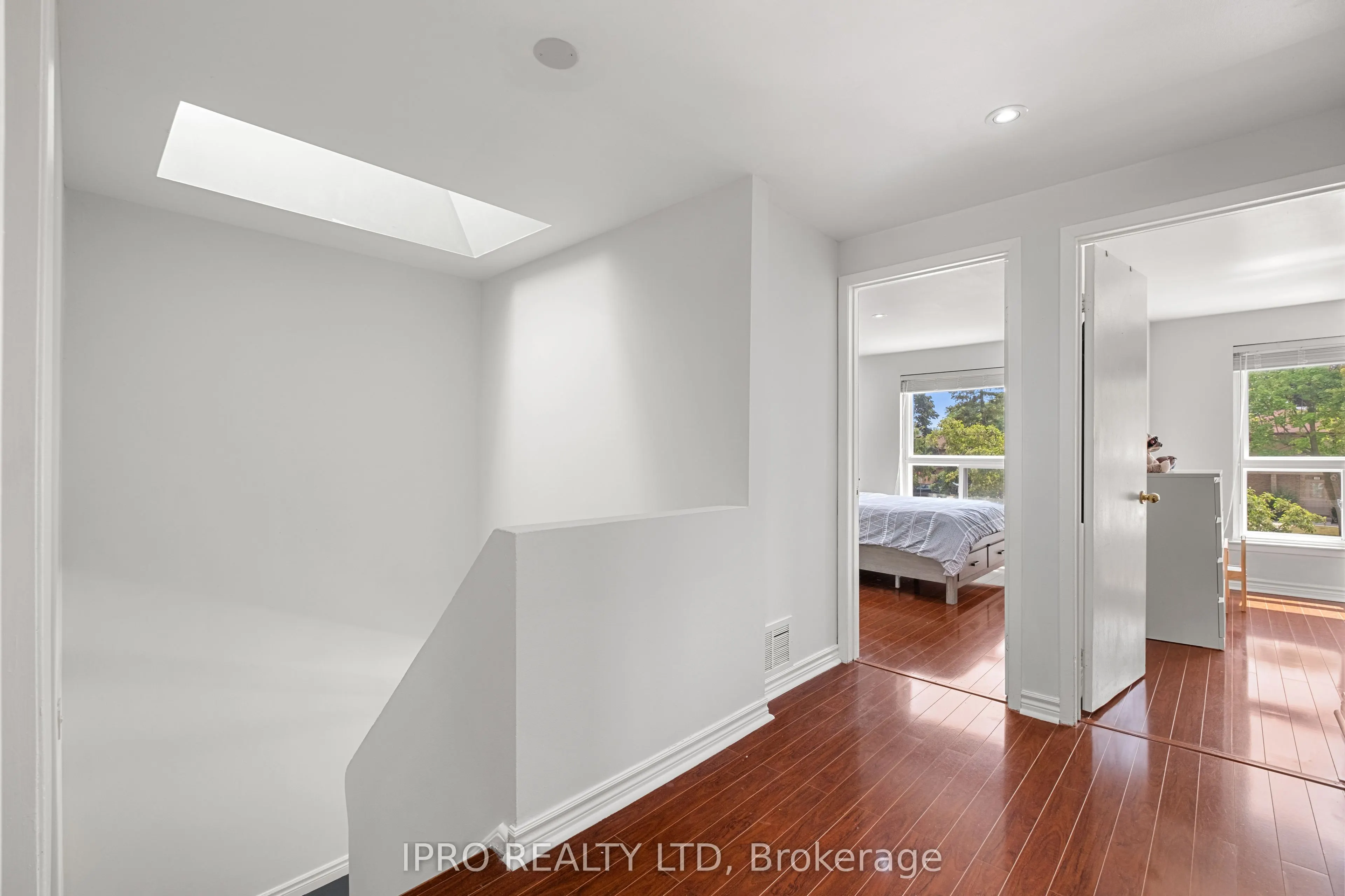 120 Hansen Road N
