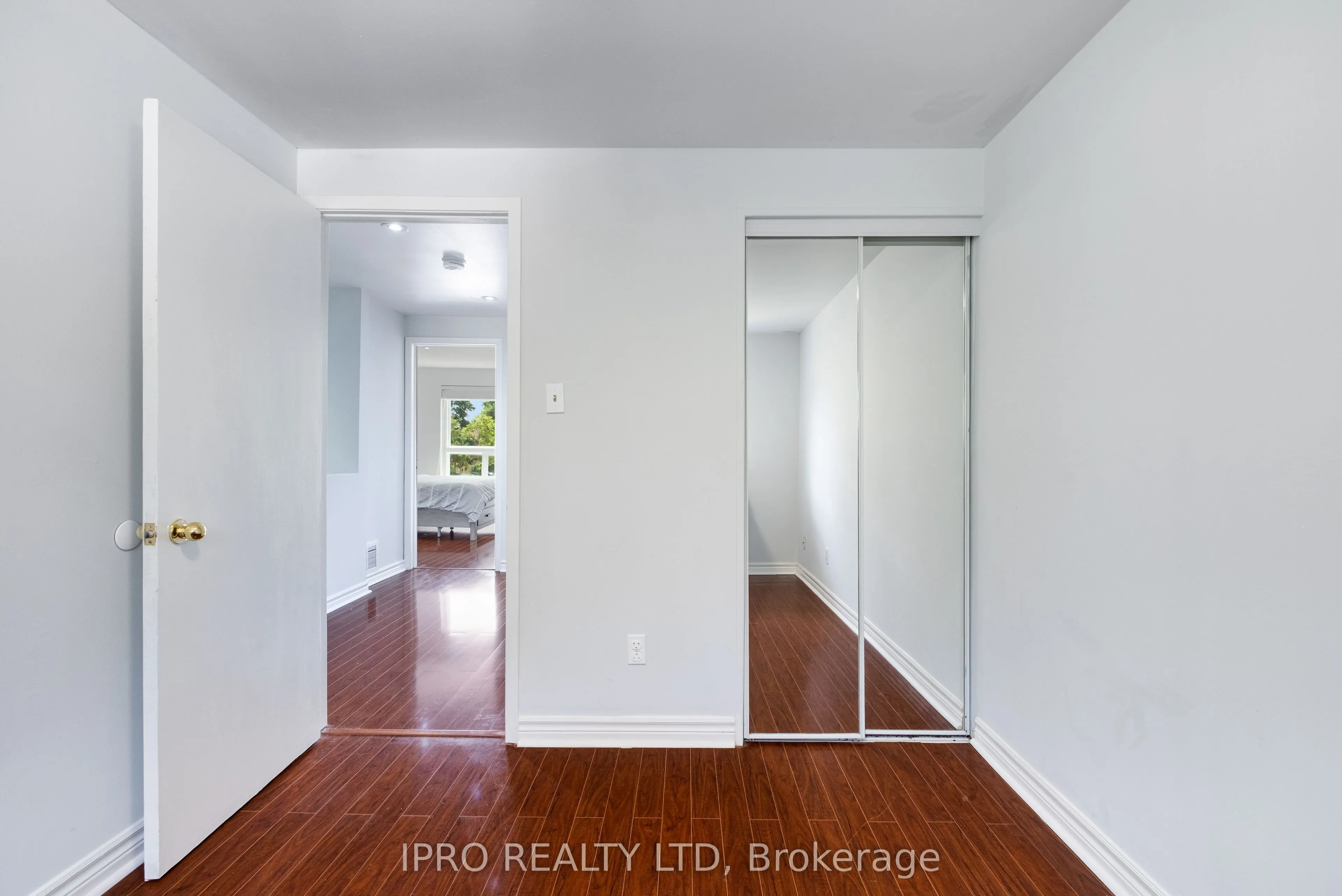 120 Hansen Road N