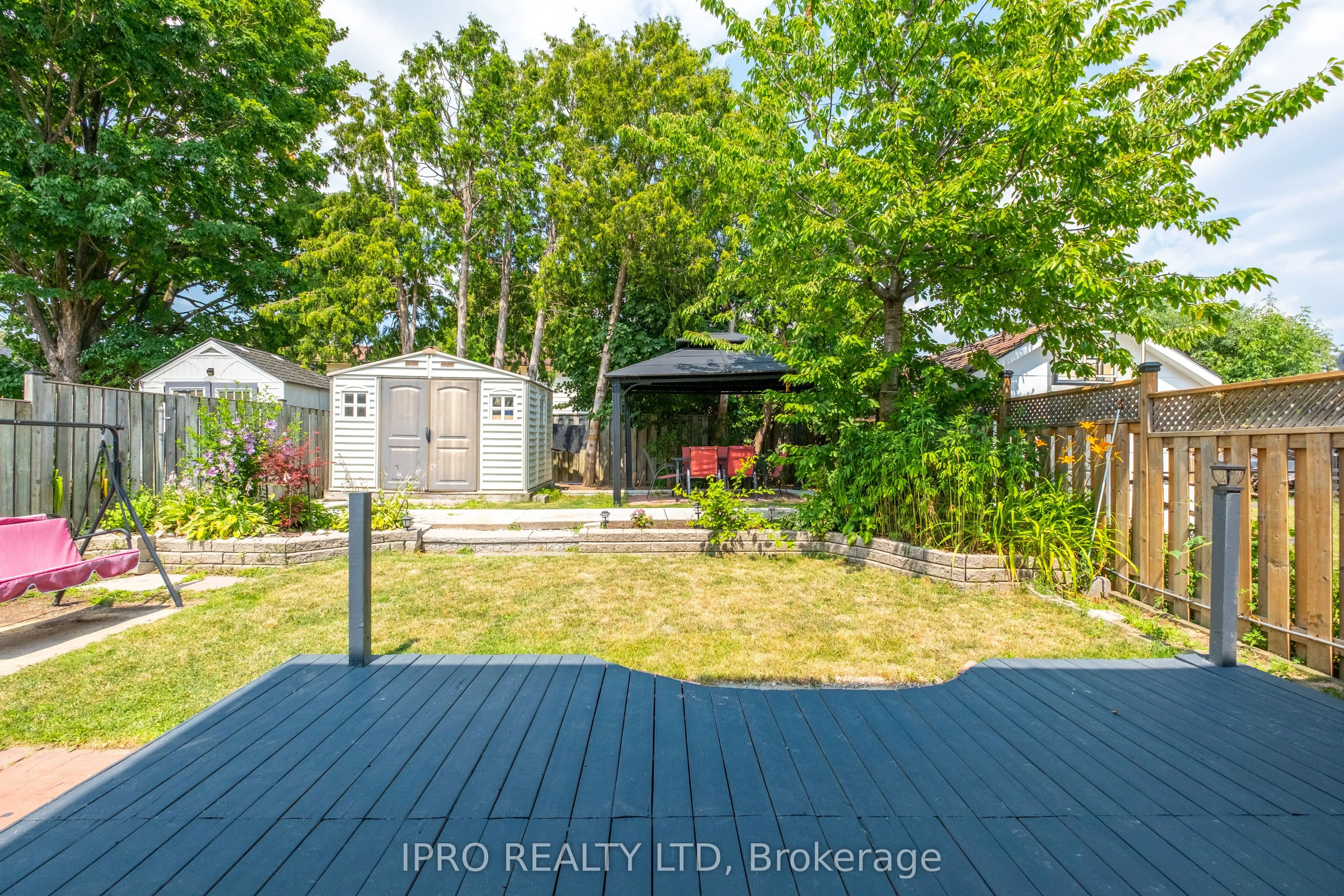 120 Hansen Road N