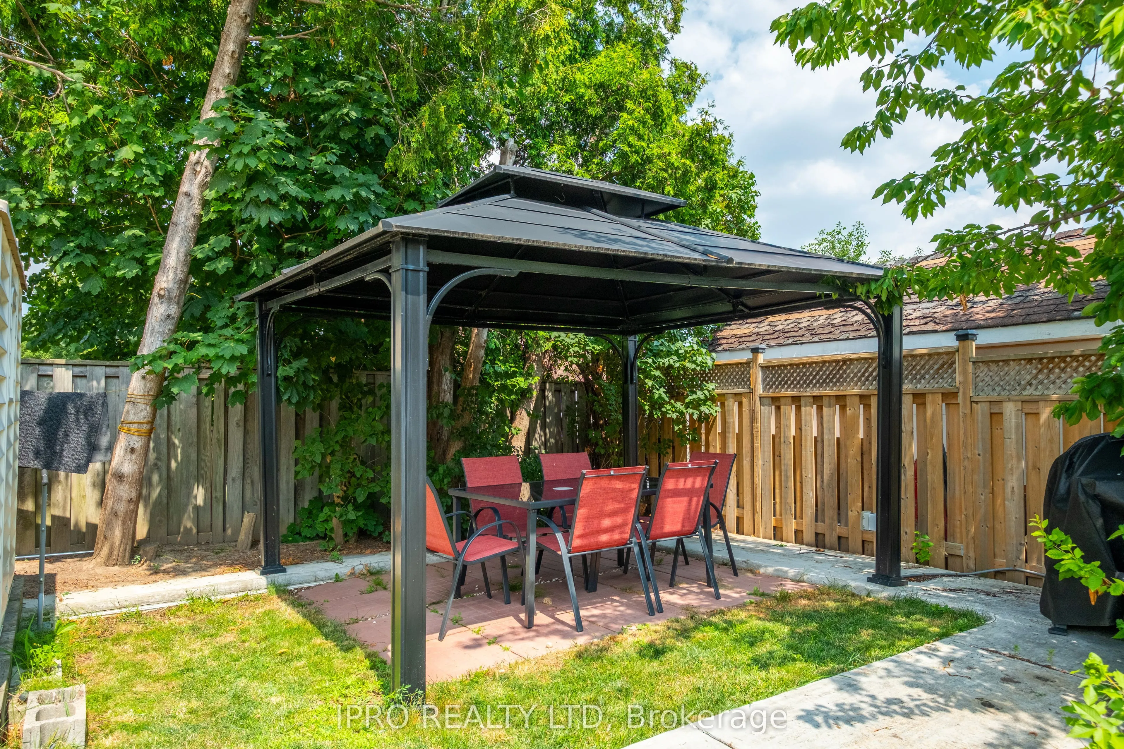 120 Hansen Road N