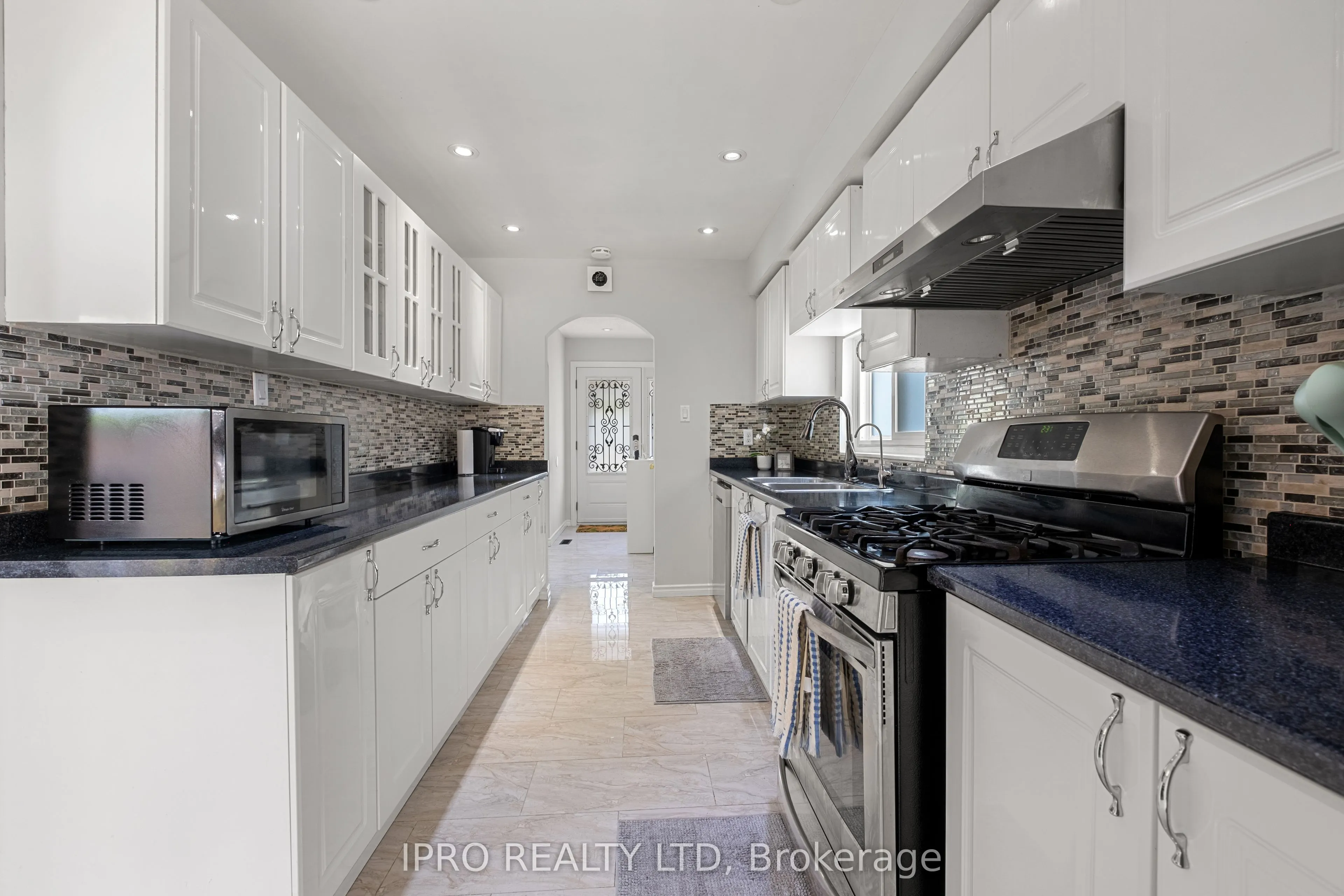 120 Hansen Road N