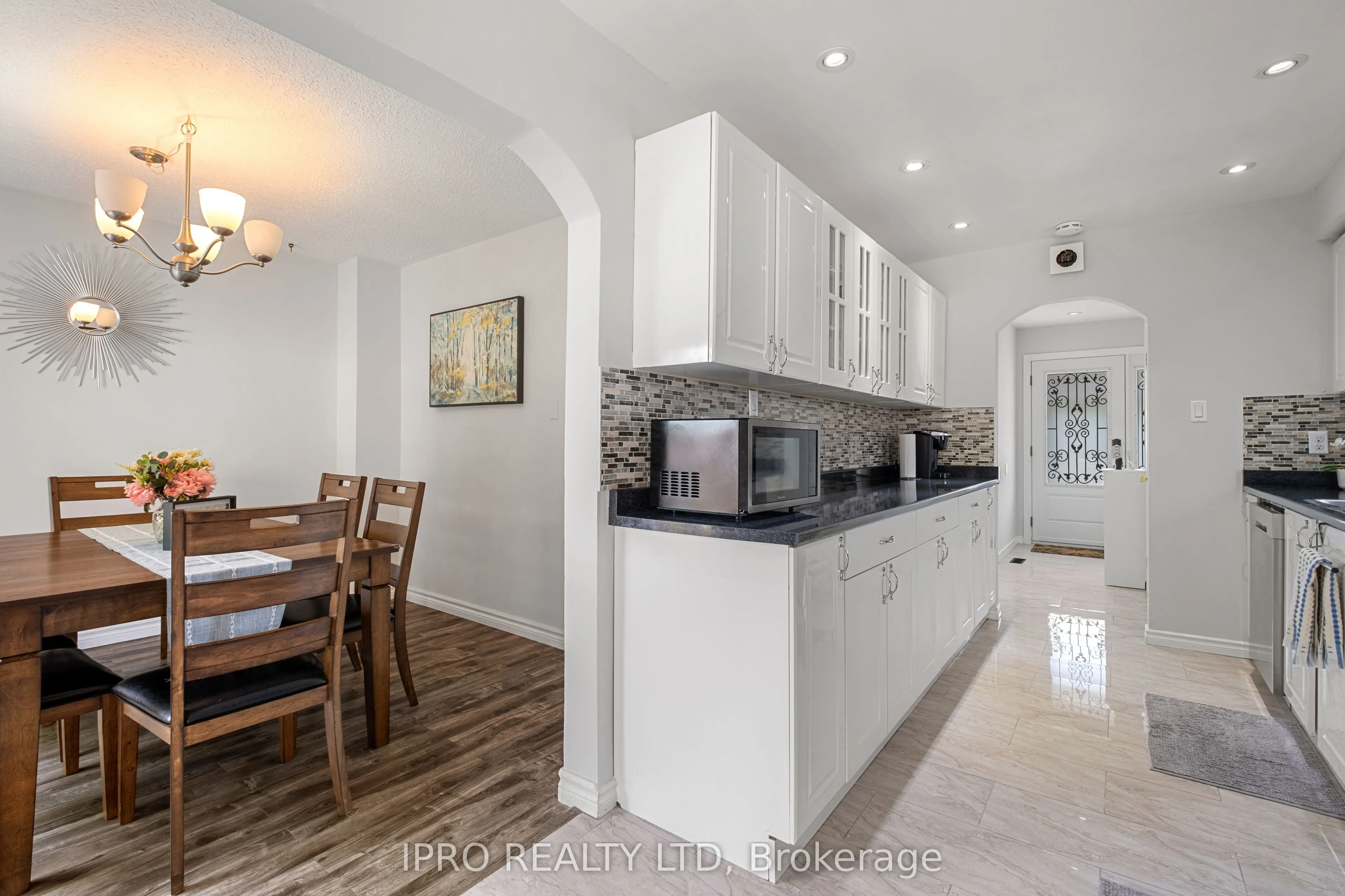 120 Hansen Road N