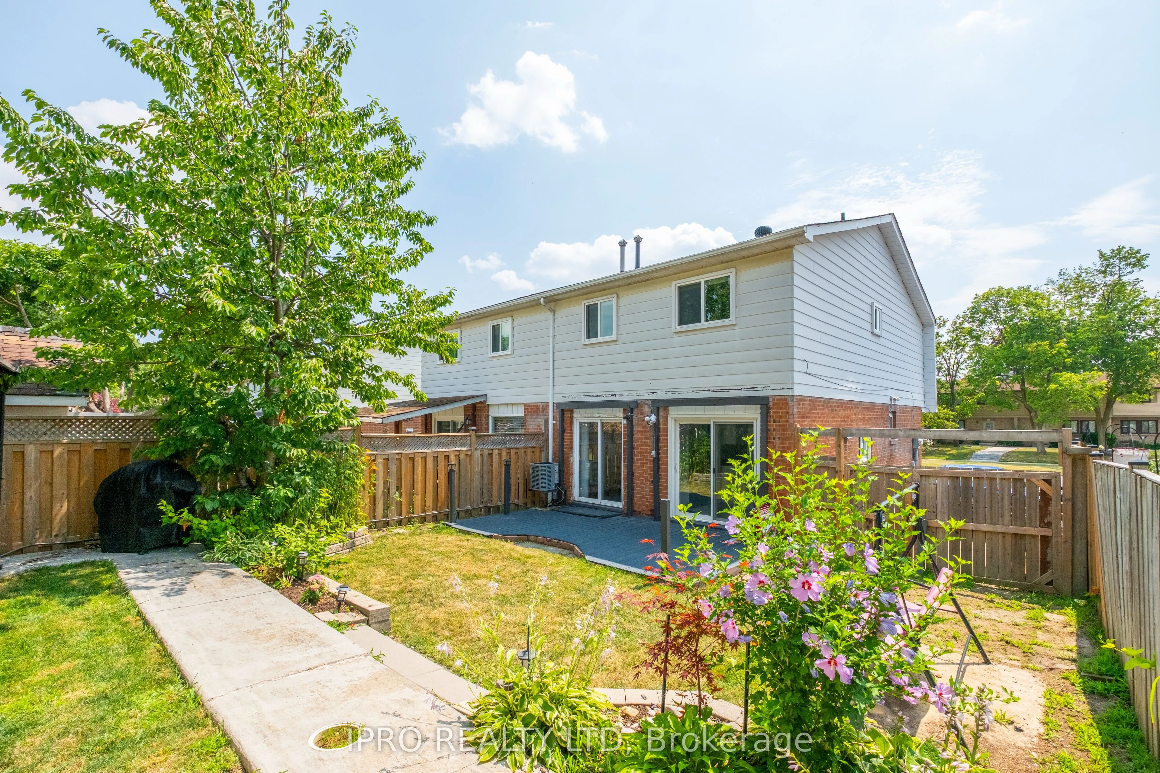 120 Hansen Road N