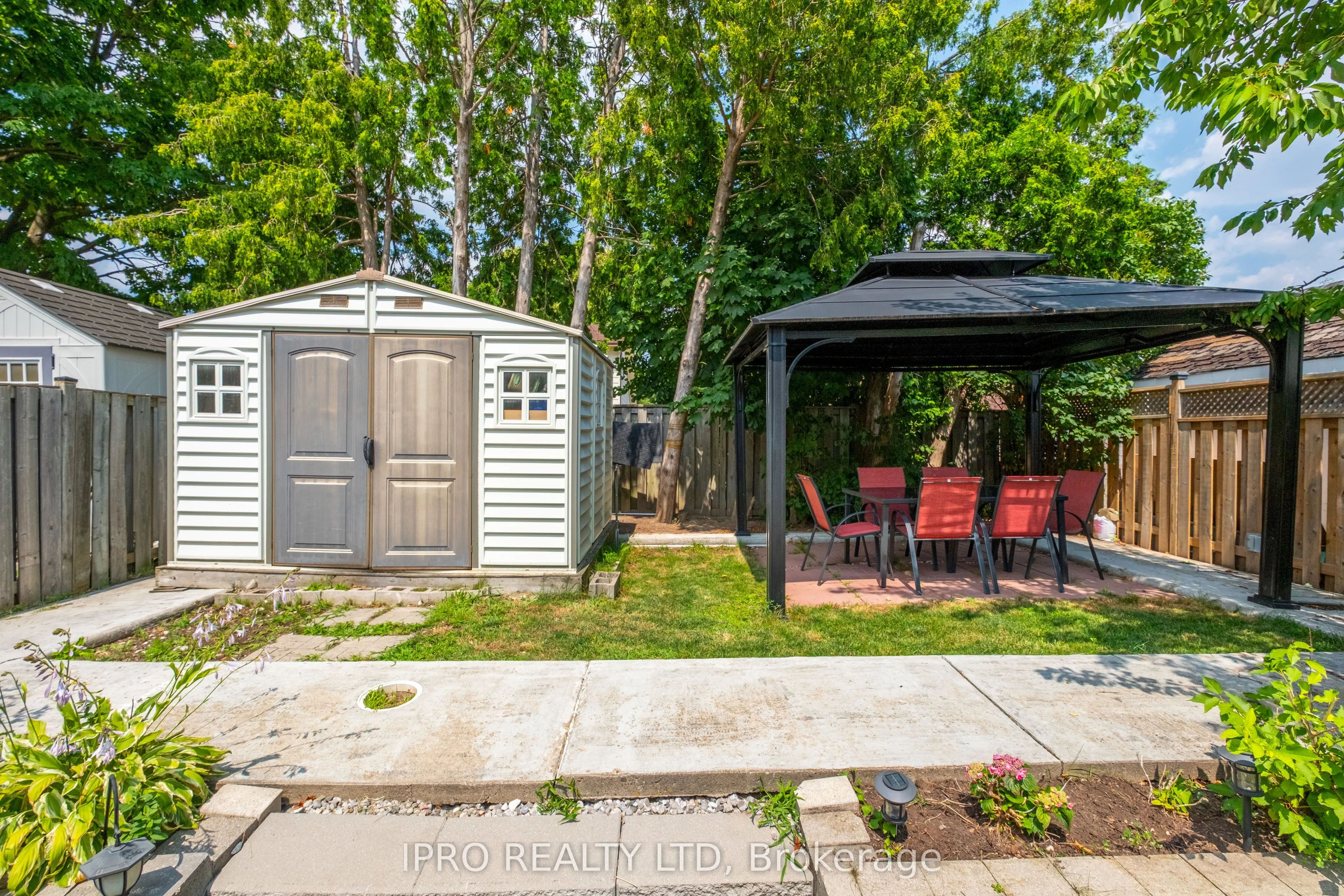 120 Hansen Road N