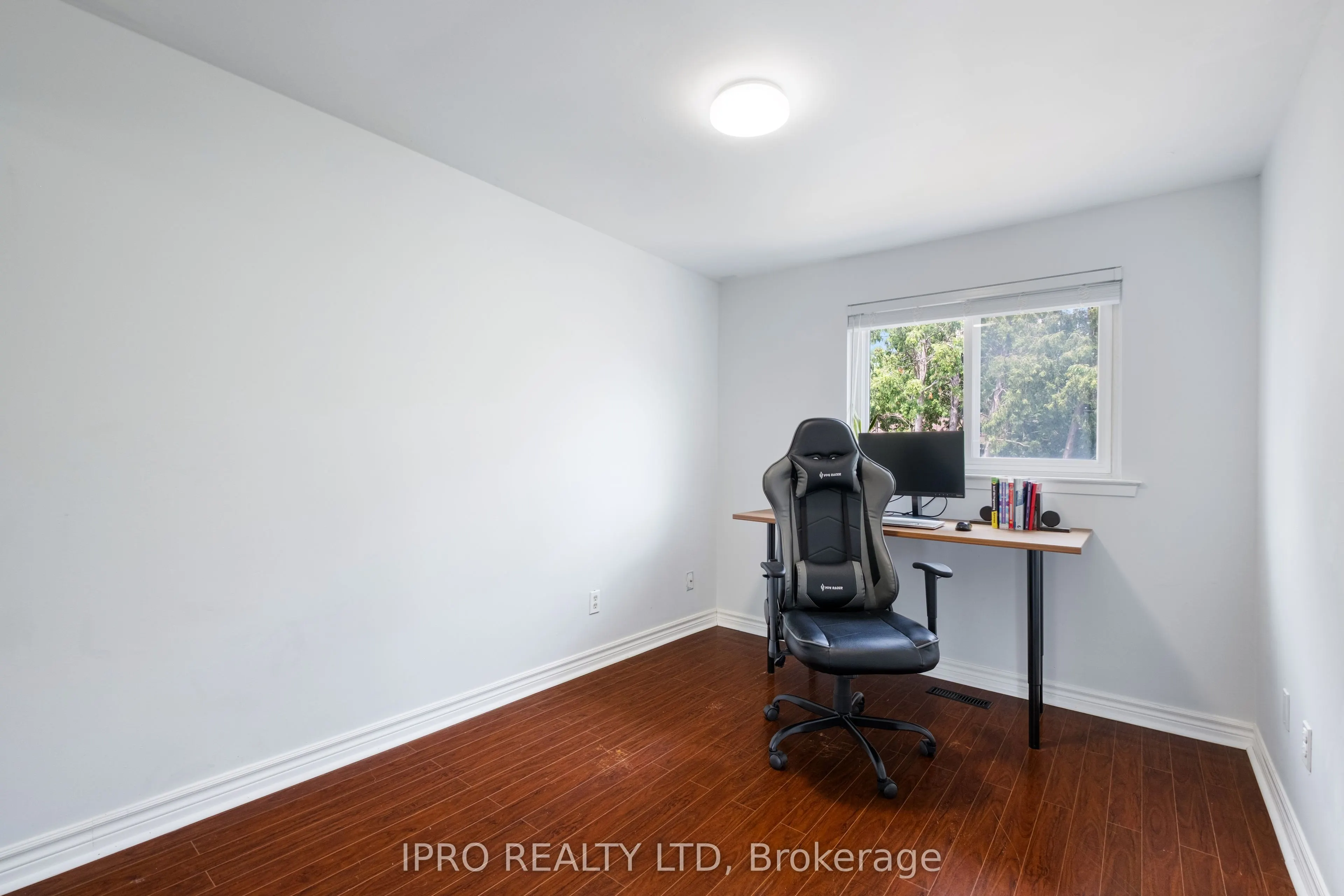 120 Hansen Road N