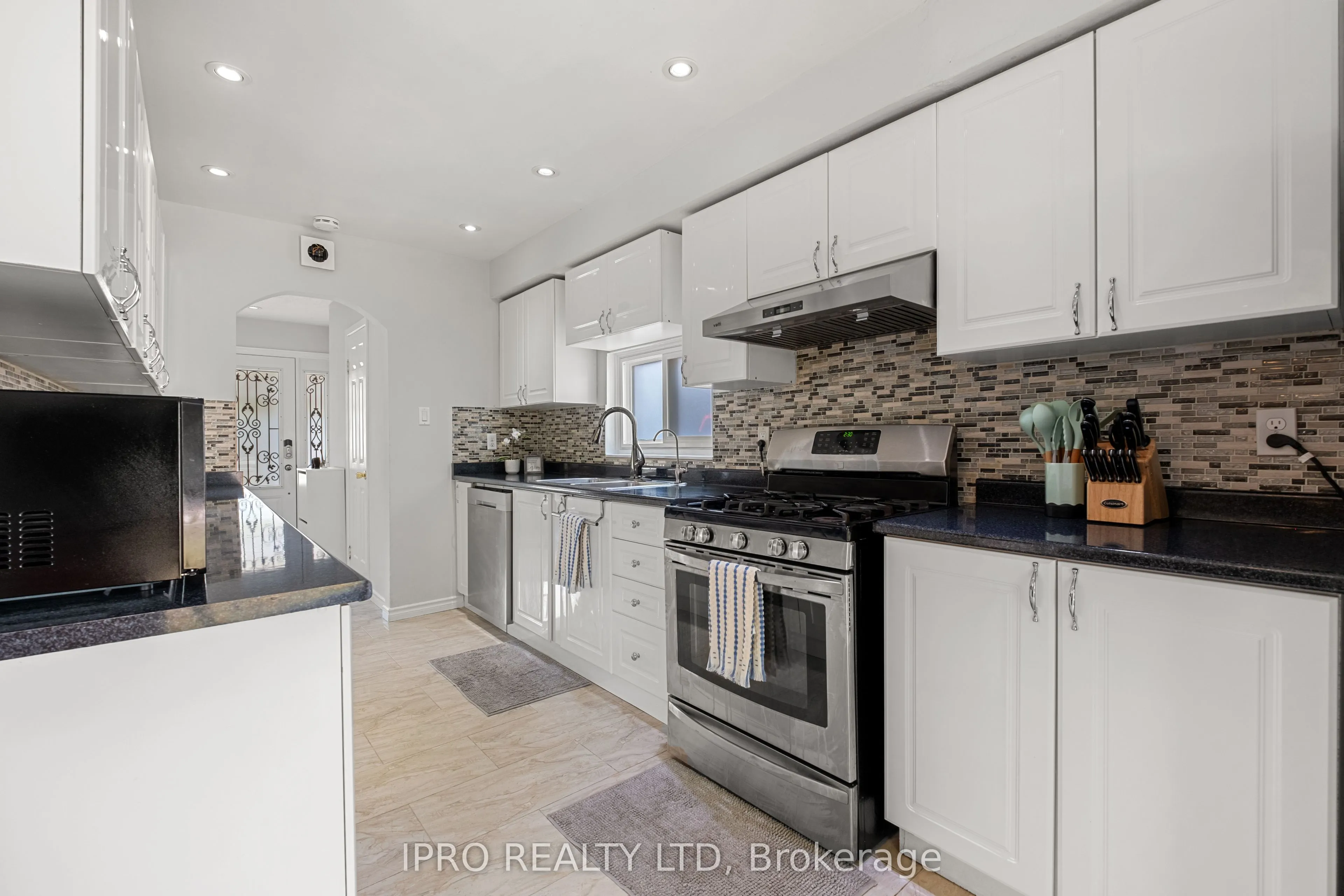120 Hansen Road N