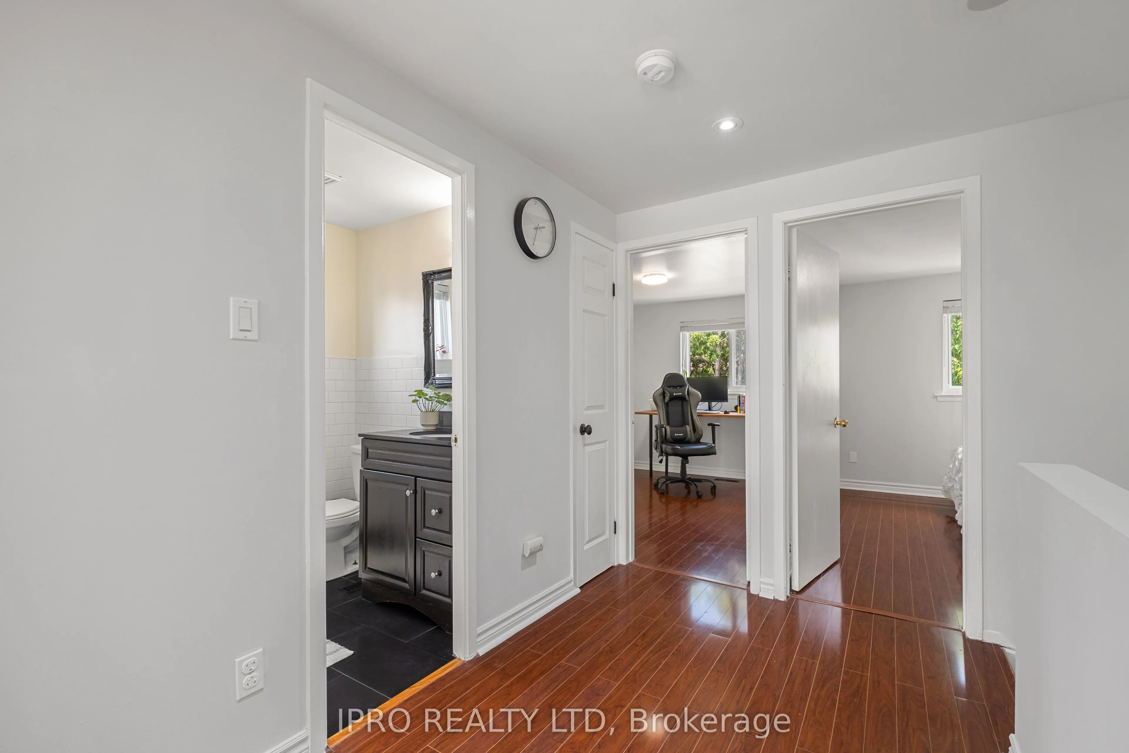 120 Hansen Road N