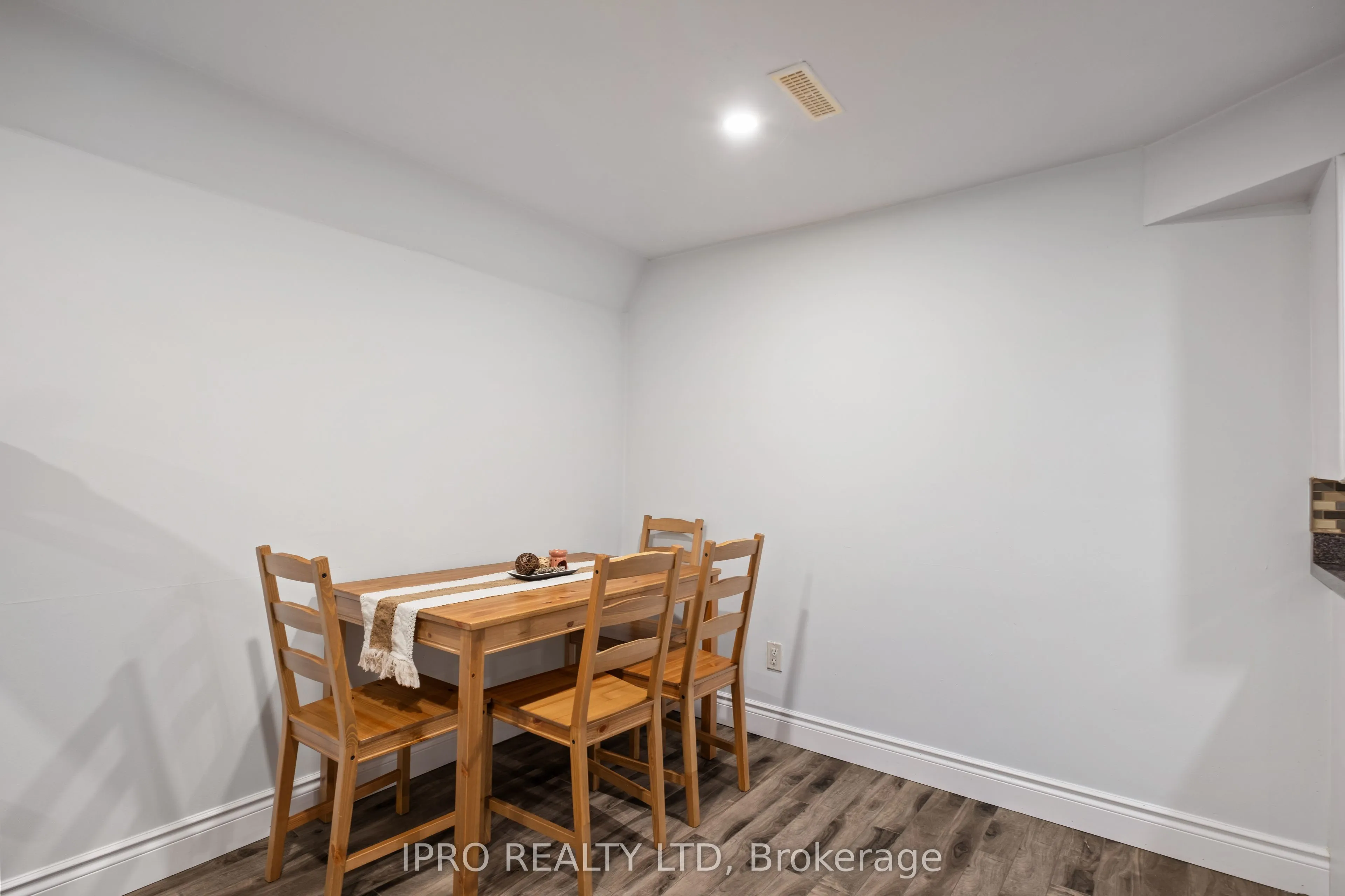 120 Hansen Road N