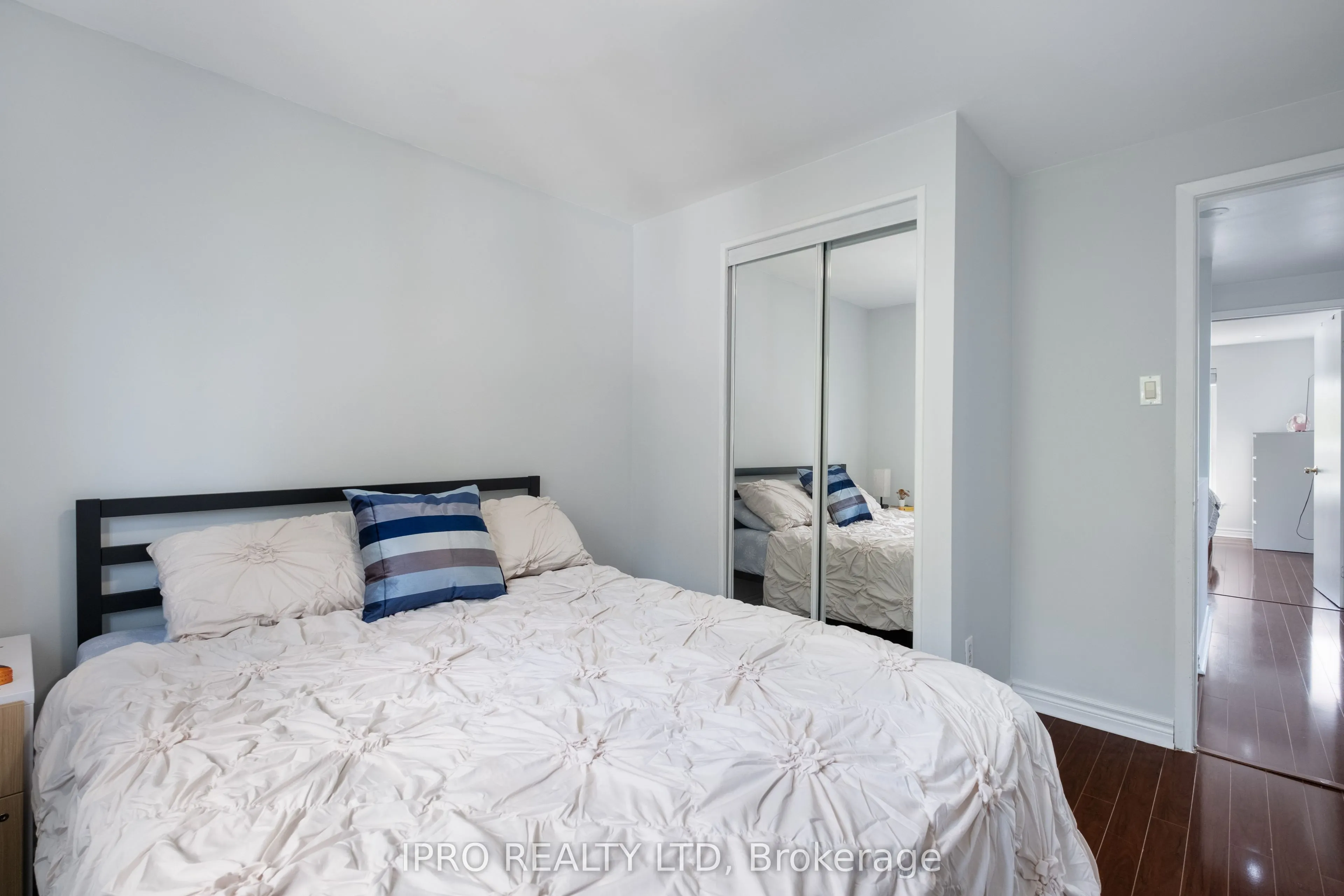 120 Hansen Road N