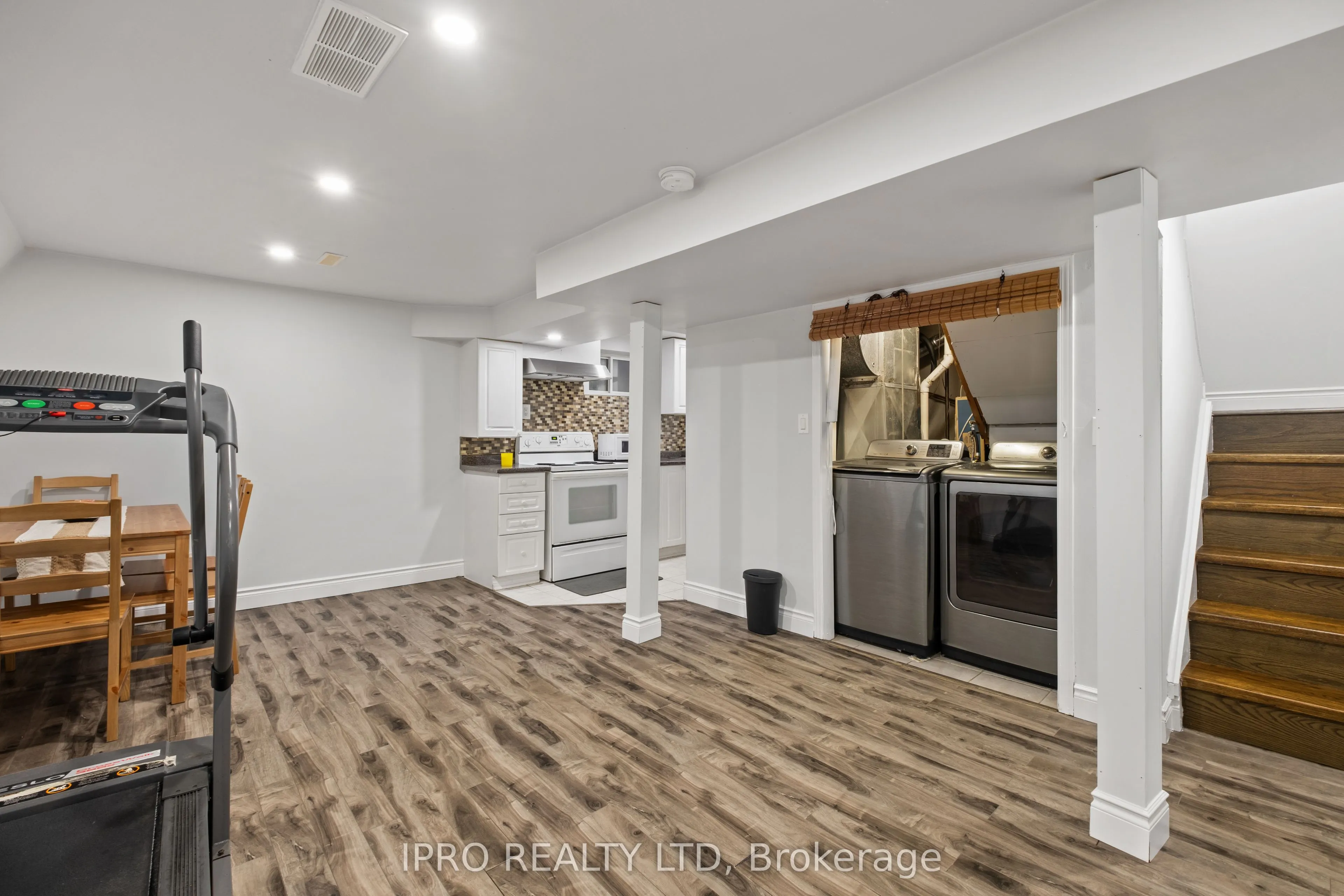 120 Hansen Road N