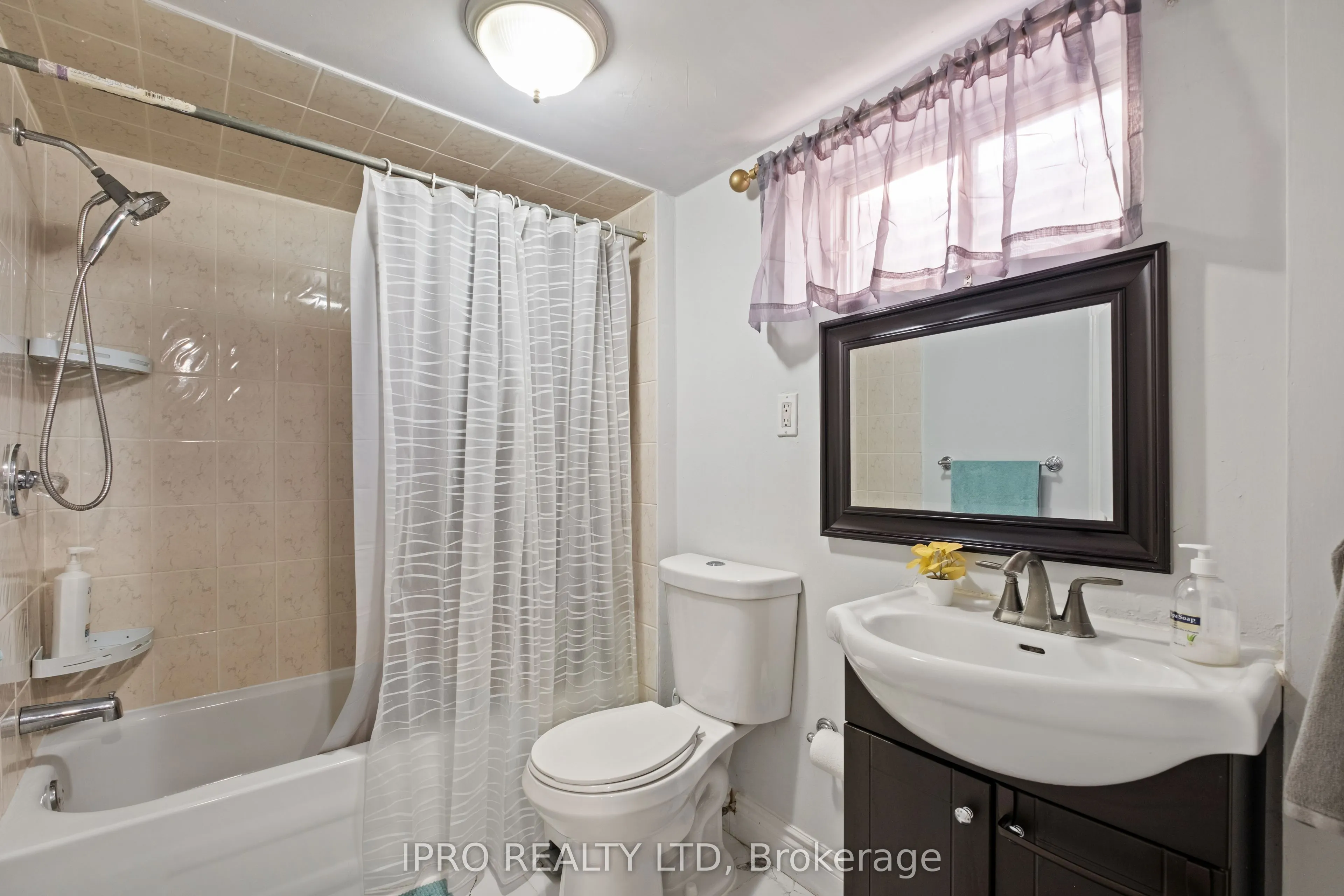 120 Hansen Road N