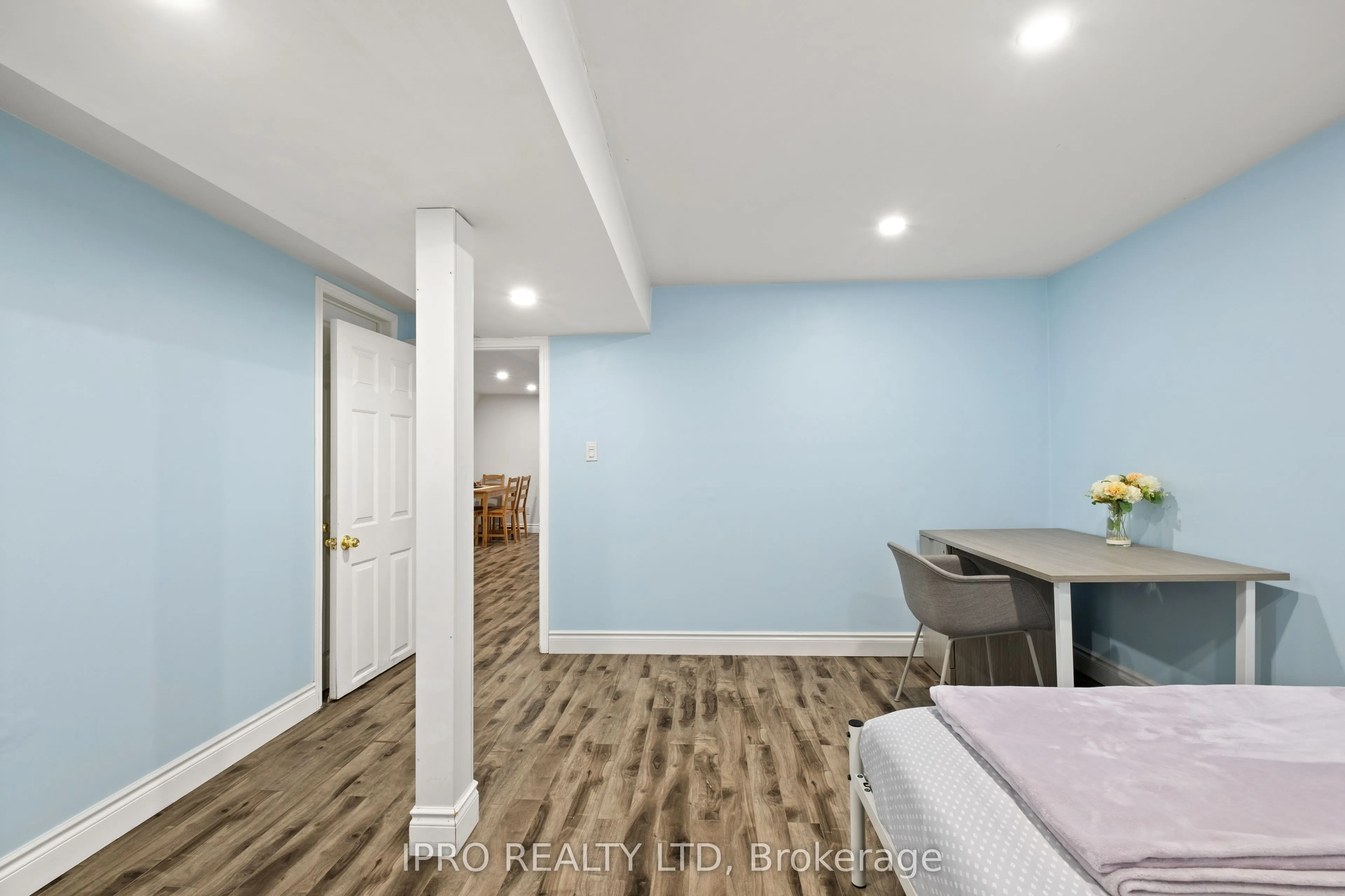 120 Hansen Road N