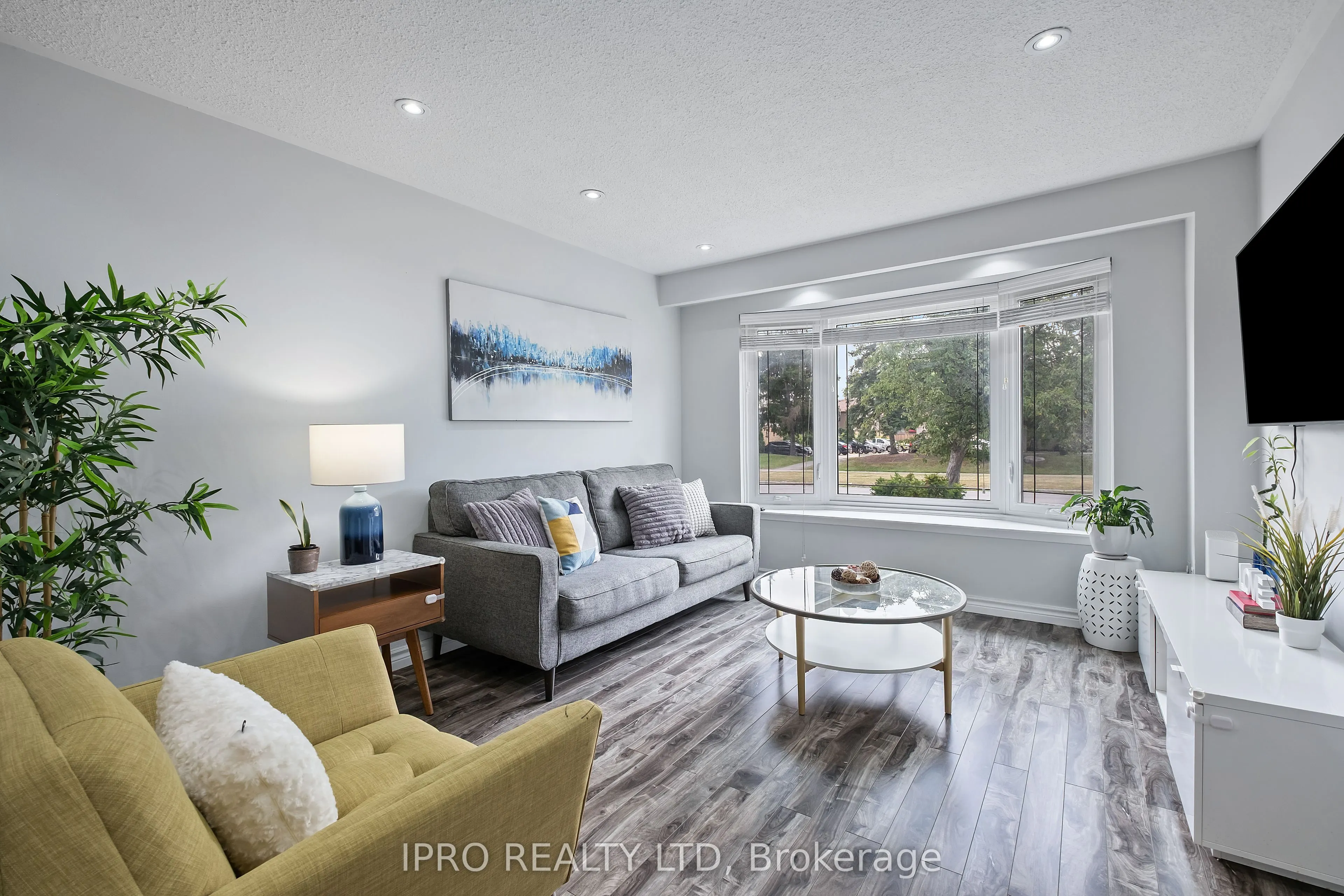 120 Hansen Road N