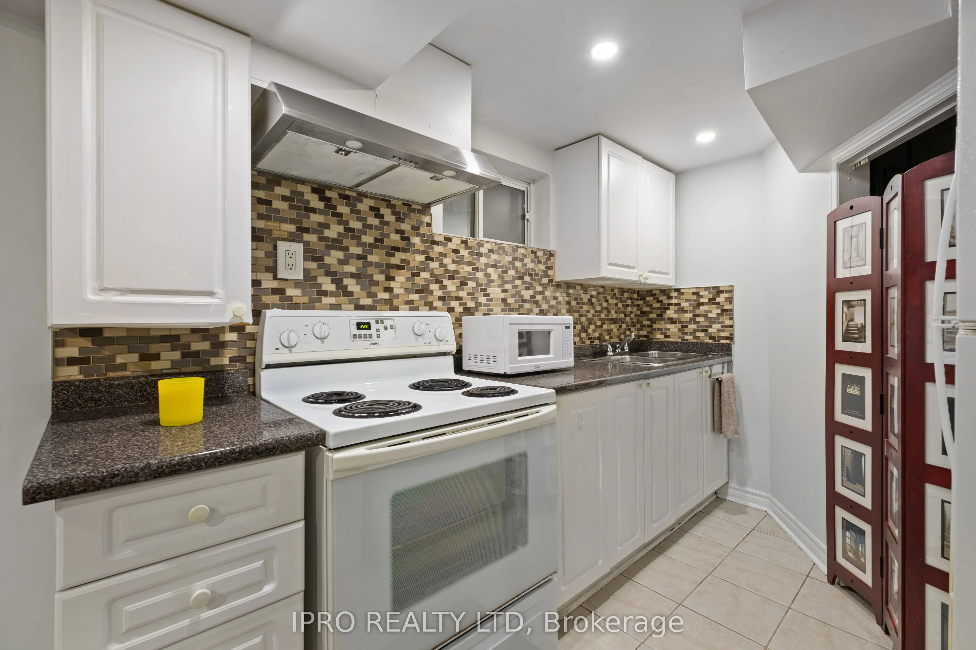 120 Hansen Road N