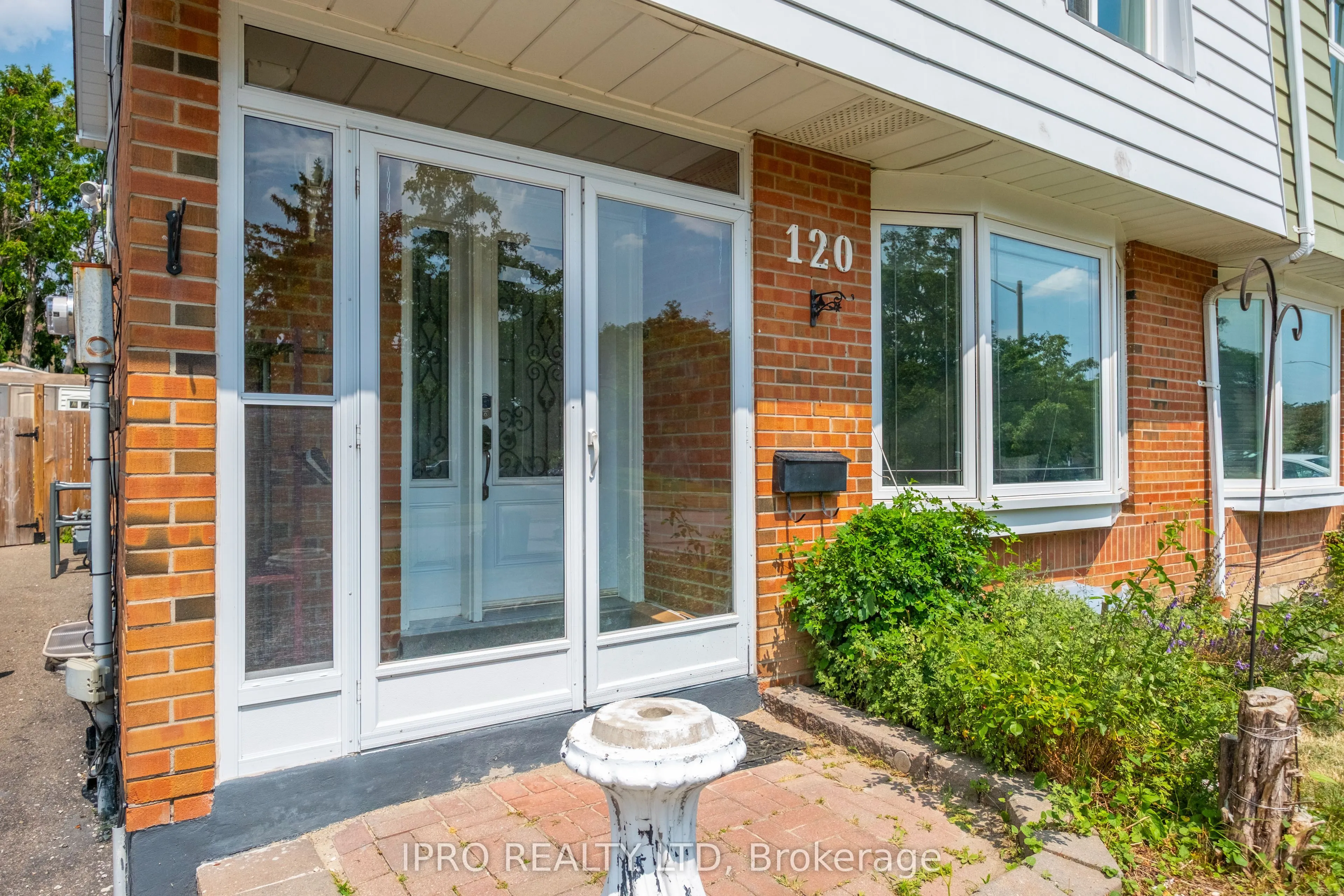 120 Hansen Road N