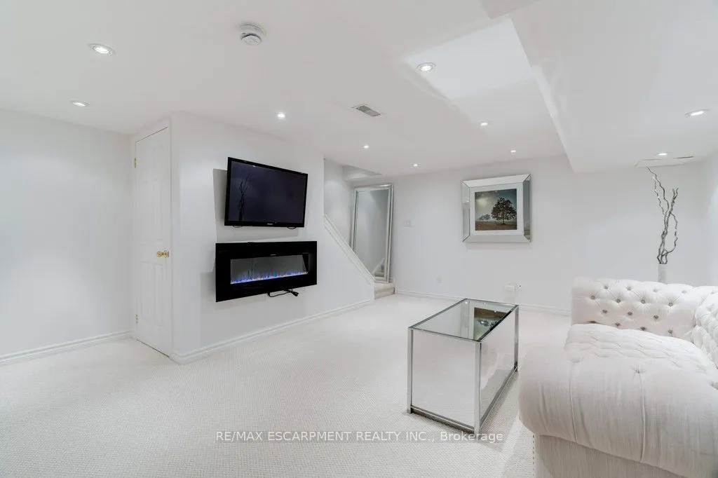 1280 Maple Crossing Boulevard, #11