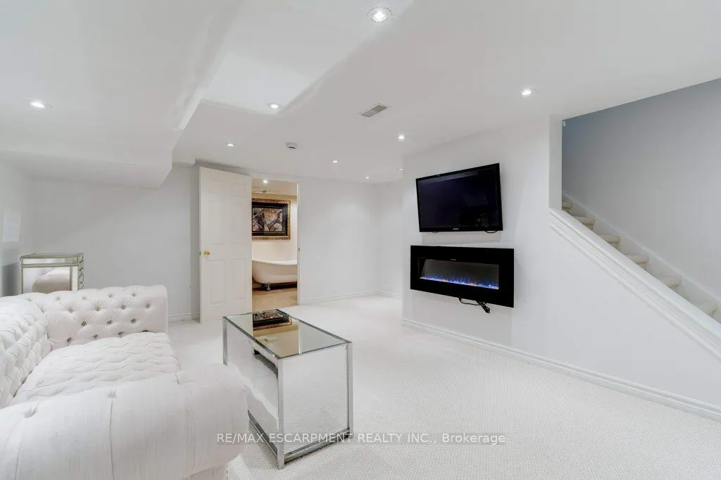 1280 Maple Crossing Boulevard, #11