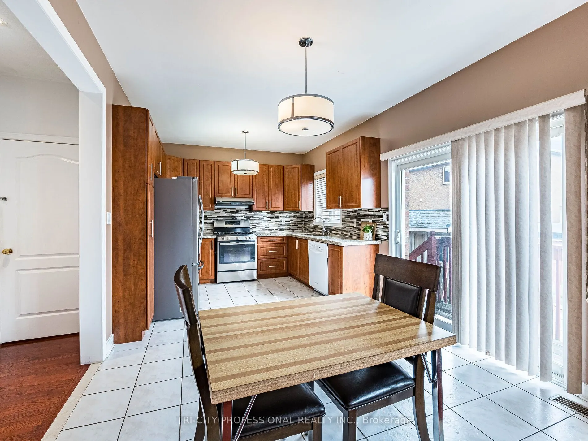 26 Tangleridge Boulevard