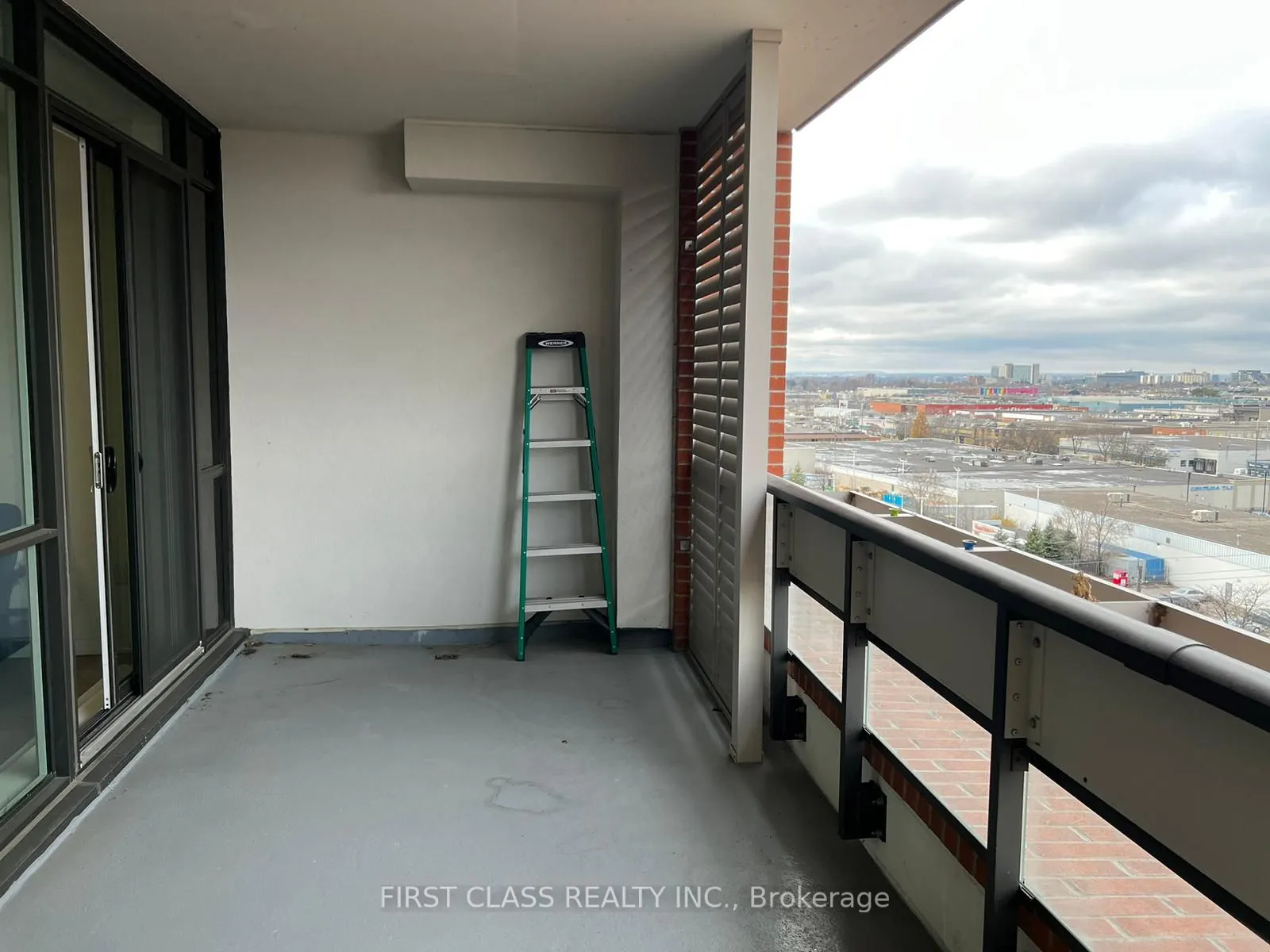 830 Lawrence Avenue W, #811
