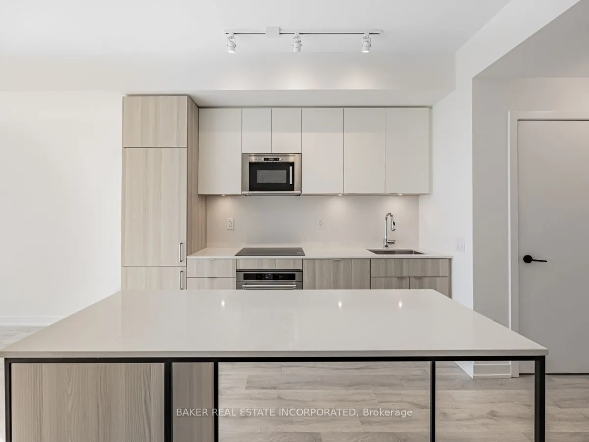 220 Missinnihe Way, #808