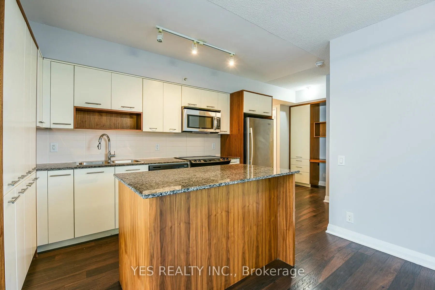 1 Valhalla Inn Road, #1204