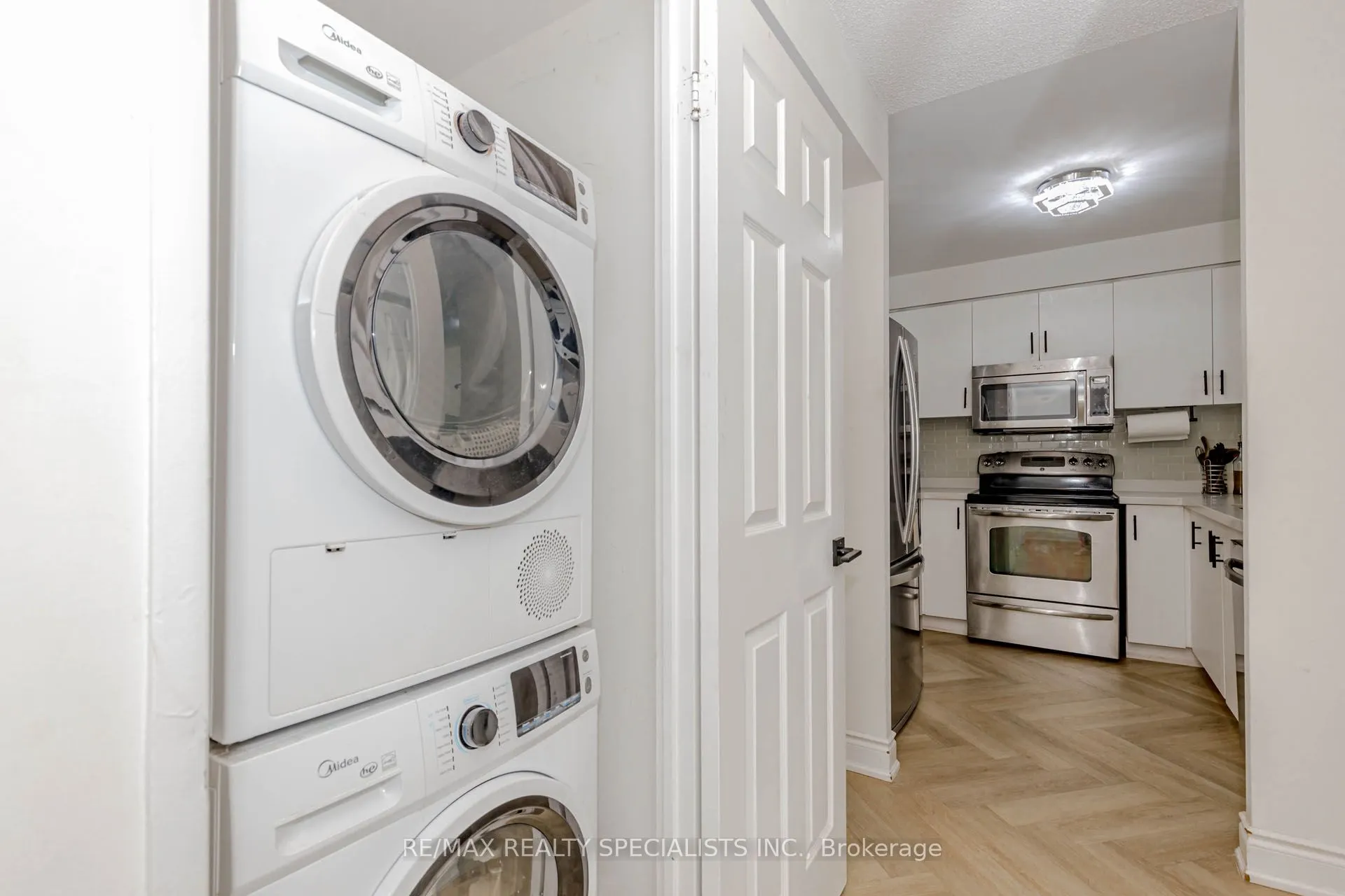 2177 Burnhamthorpe Road W, #1102