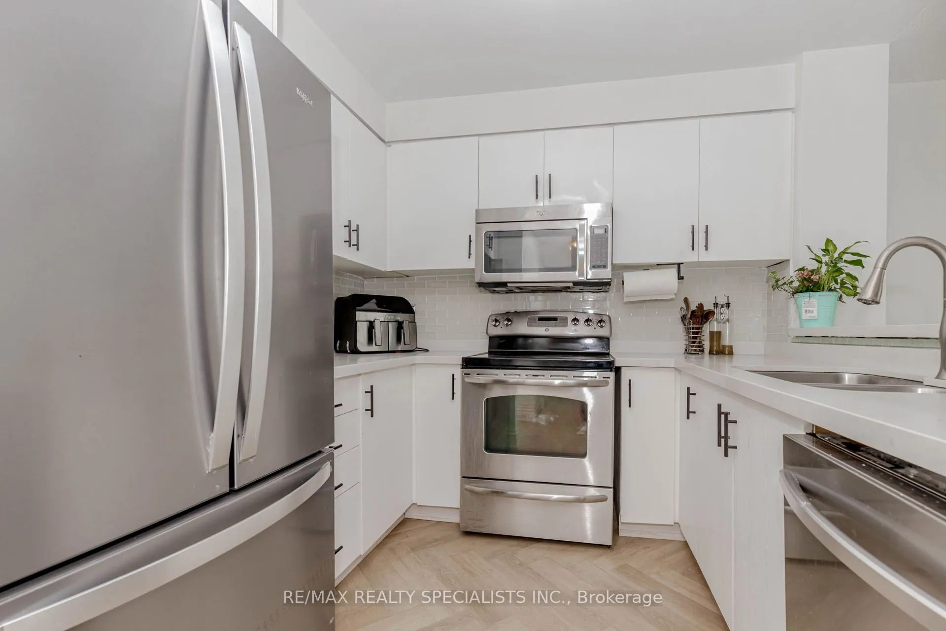 2177 Burnhamthorpe Road W, #1102