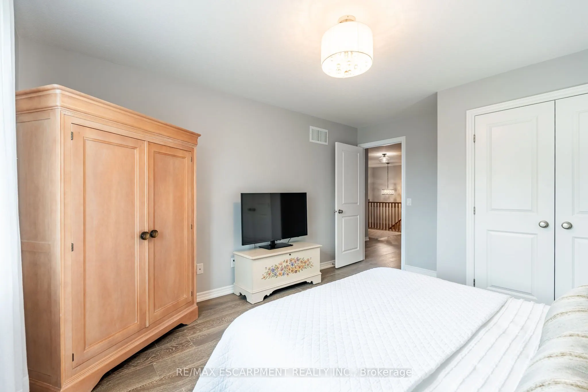 5056 New Street, #15