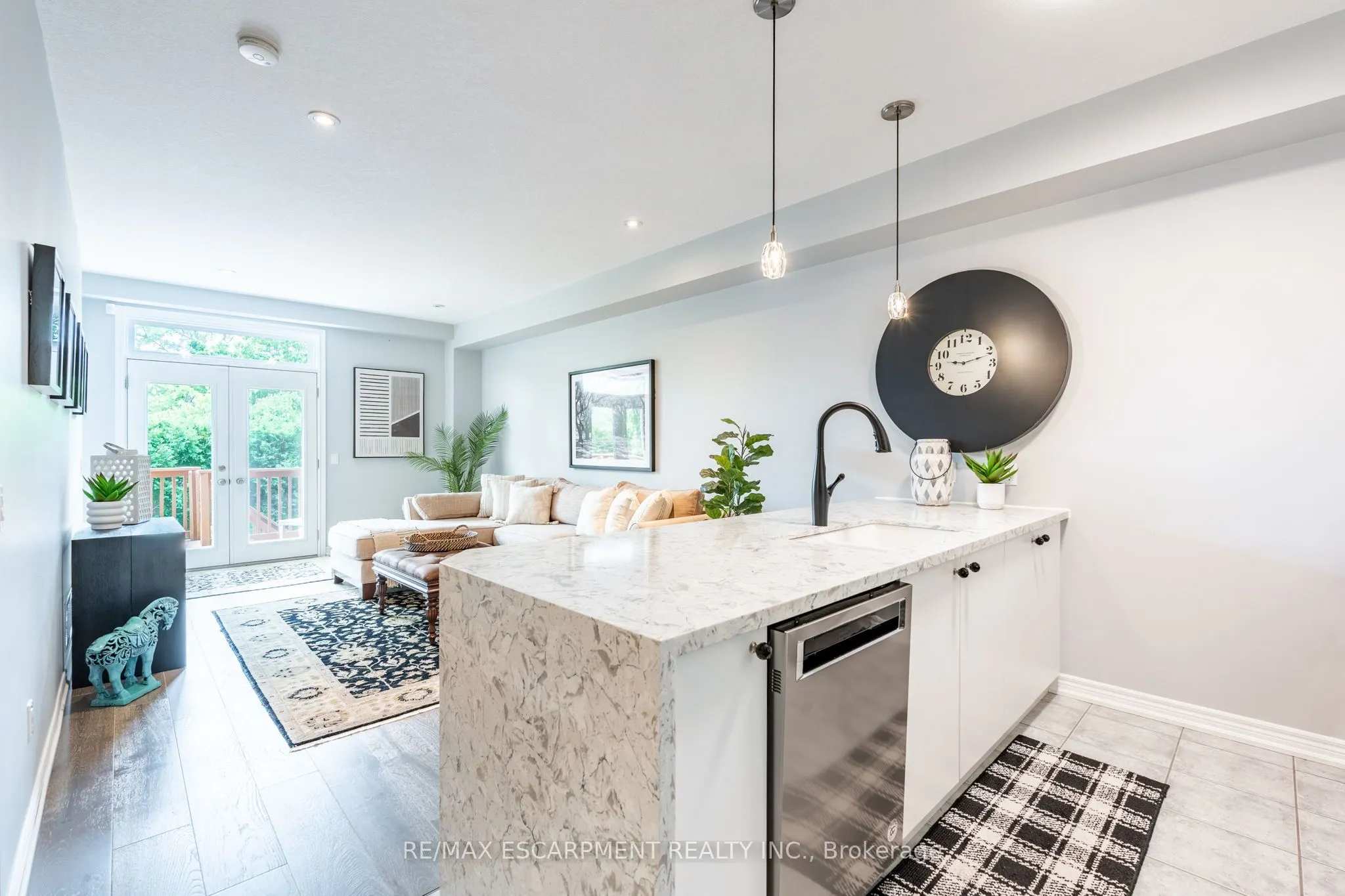 5056 New Street, #15
