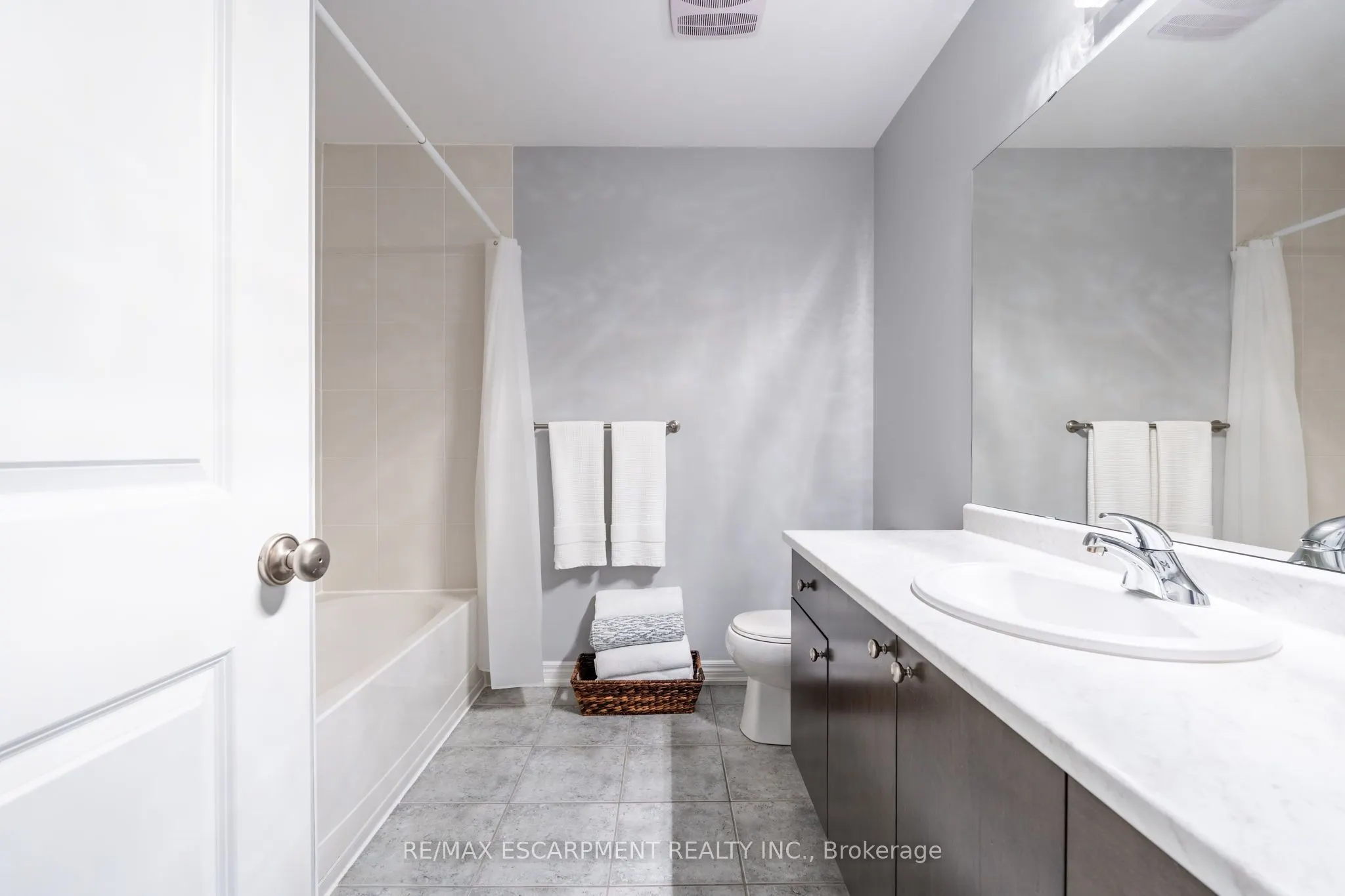 5056 New Street, #15