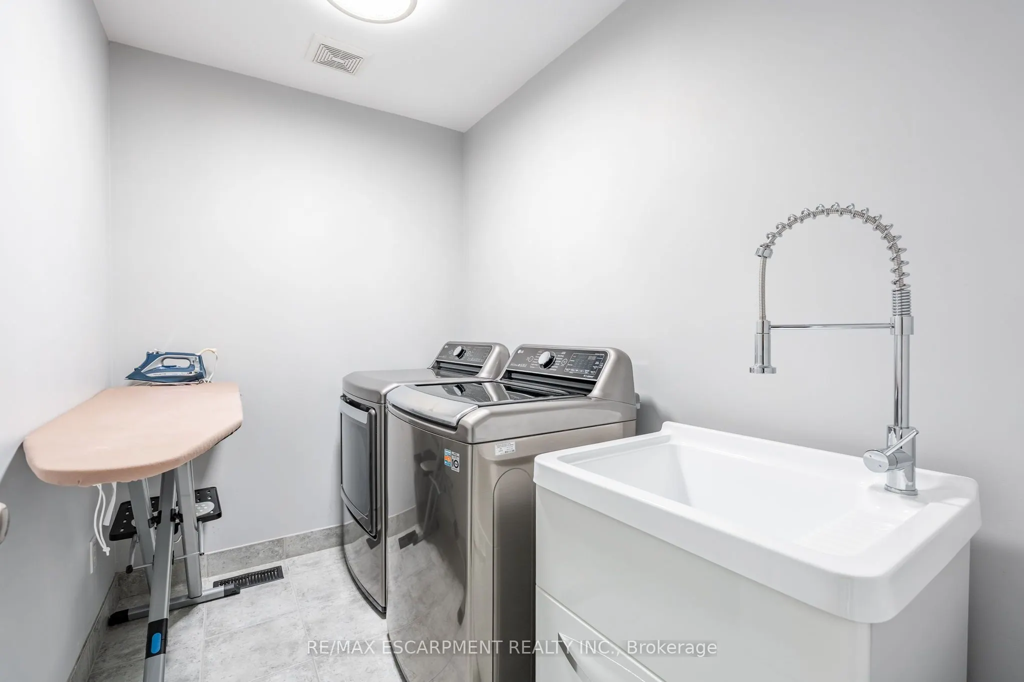 5056 New Street, #15