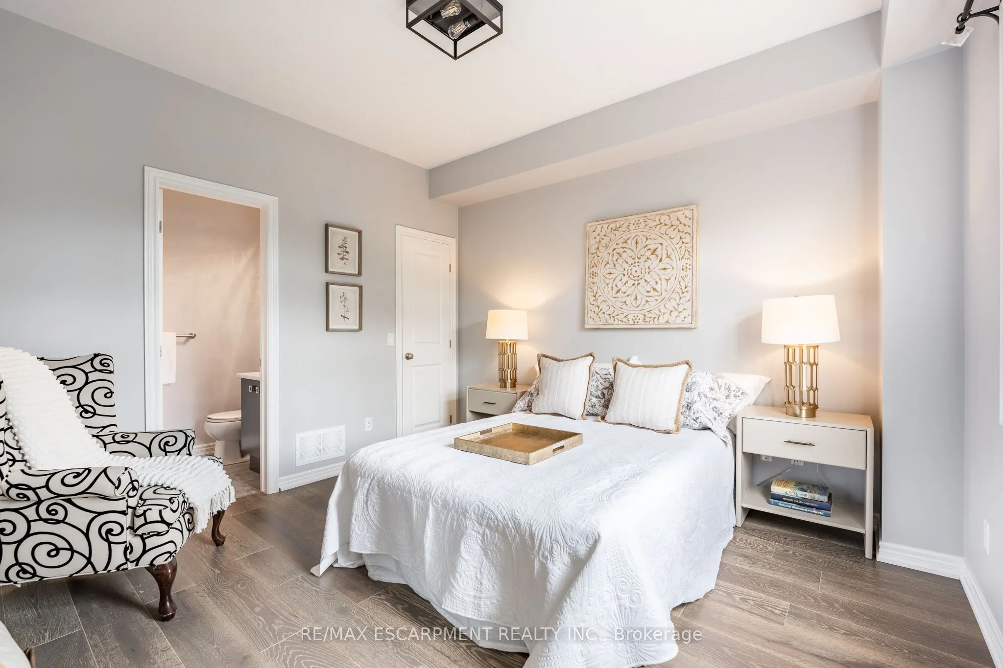 5056 New Street, #15