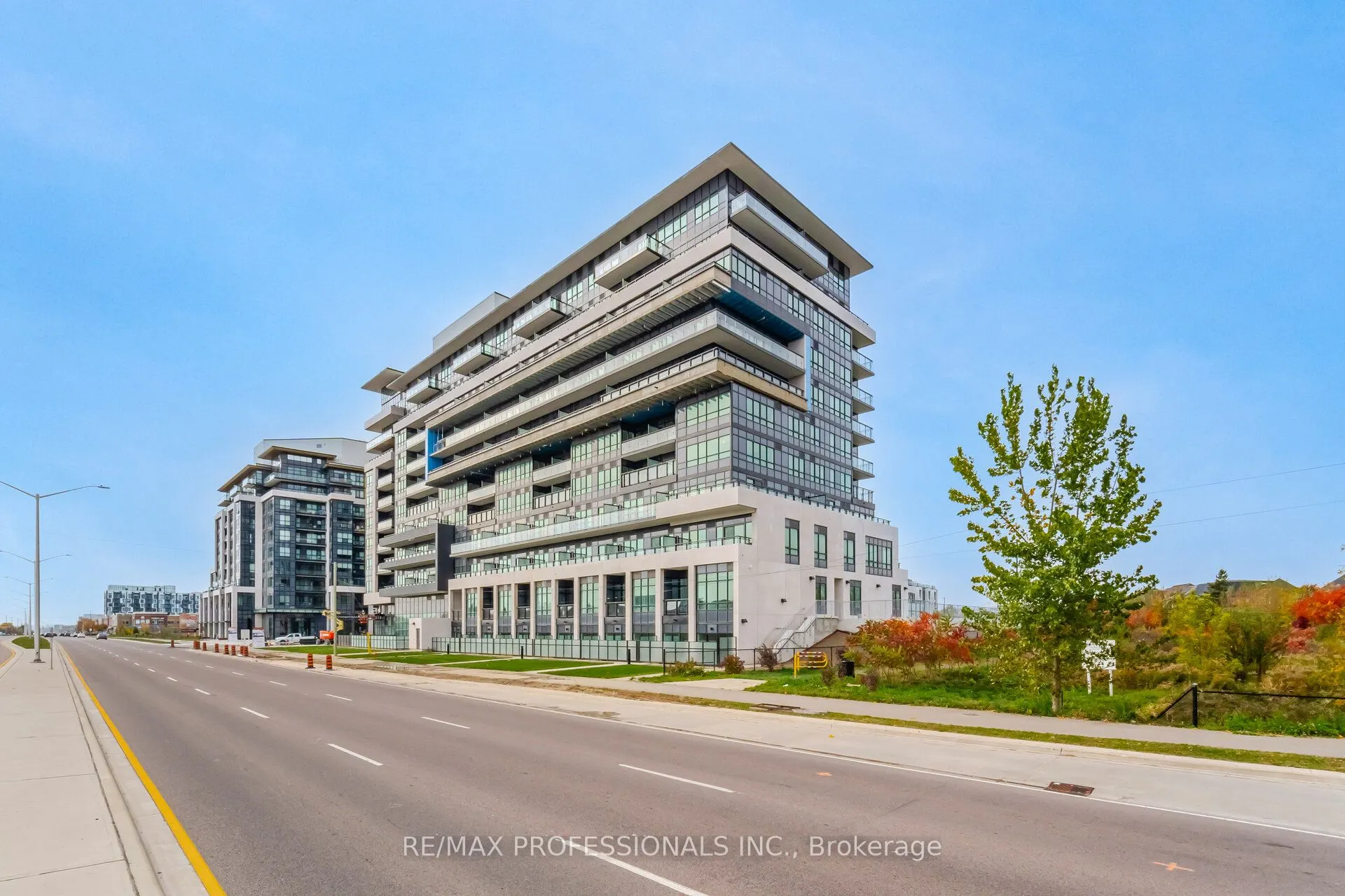 395 Dundas Street W, #603