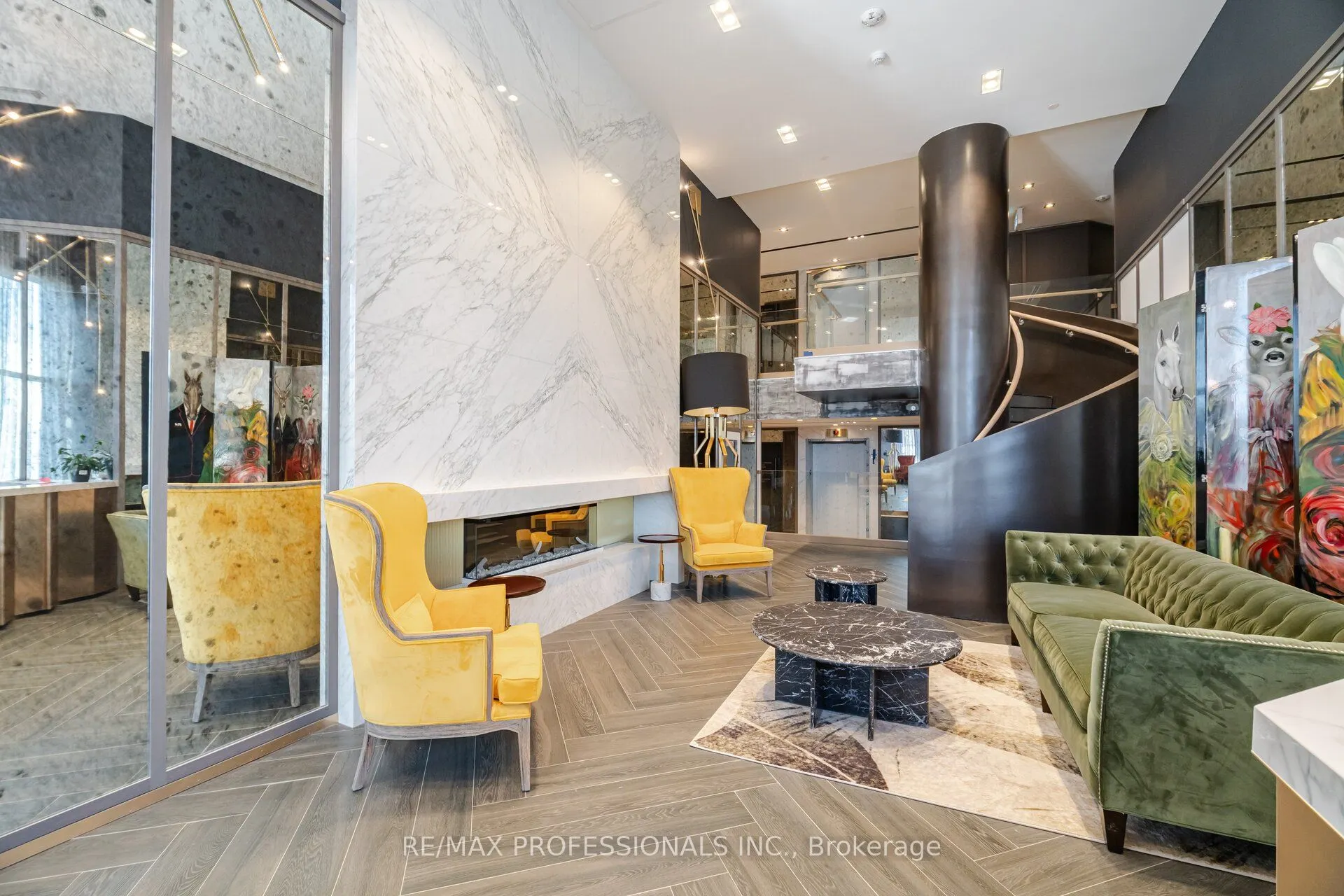 395 Dundas Street W, #603